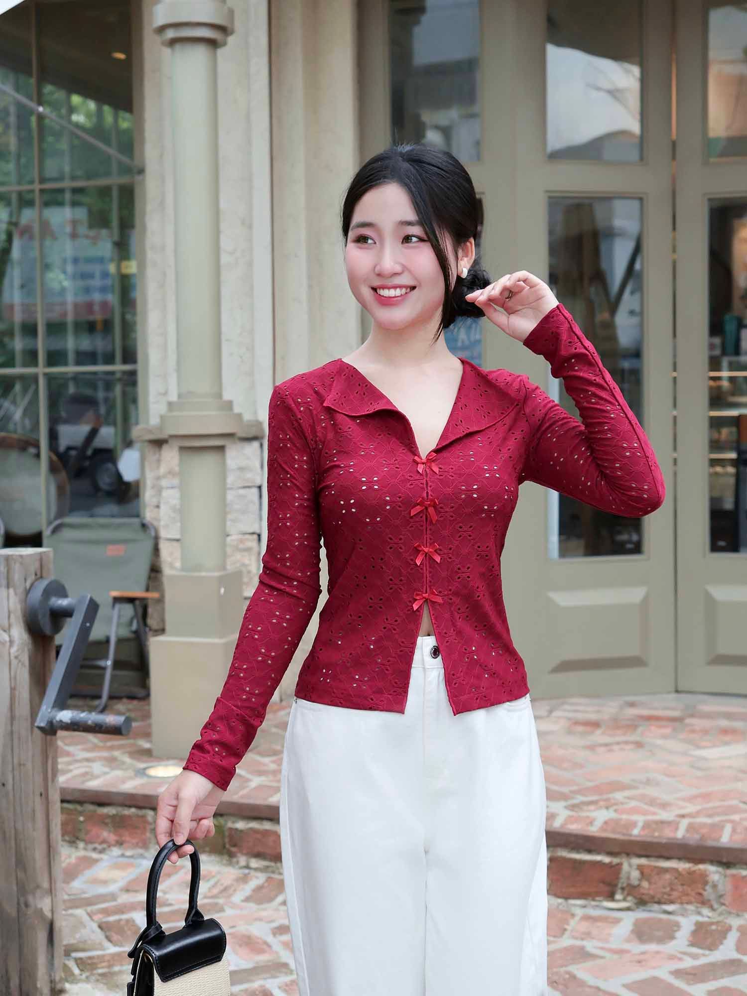  Áo thun thêu tay dài cổ tim đính nơ thân trước 