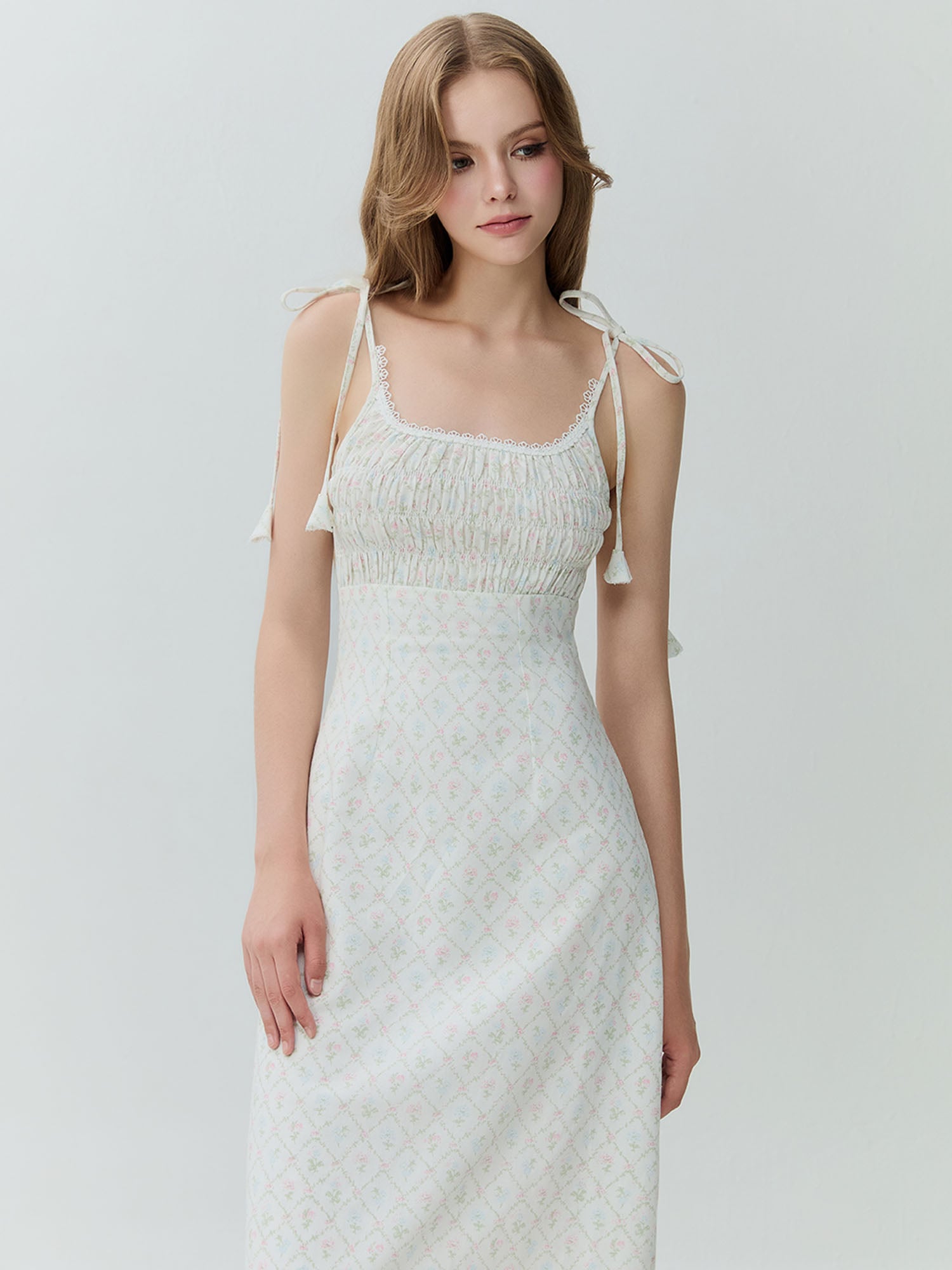 Đầm midi smocking ngực viền ren dây chuông