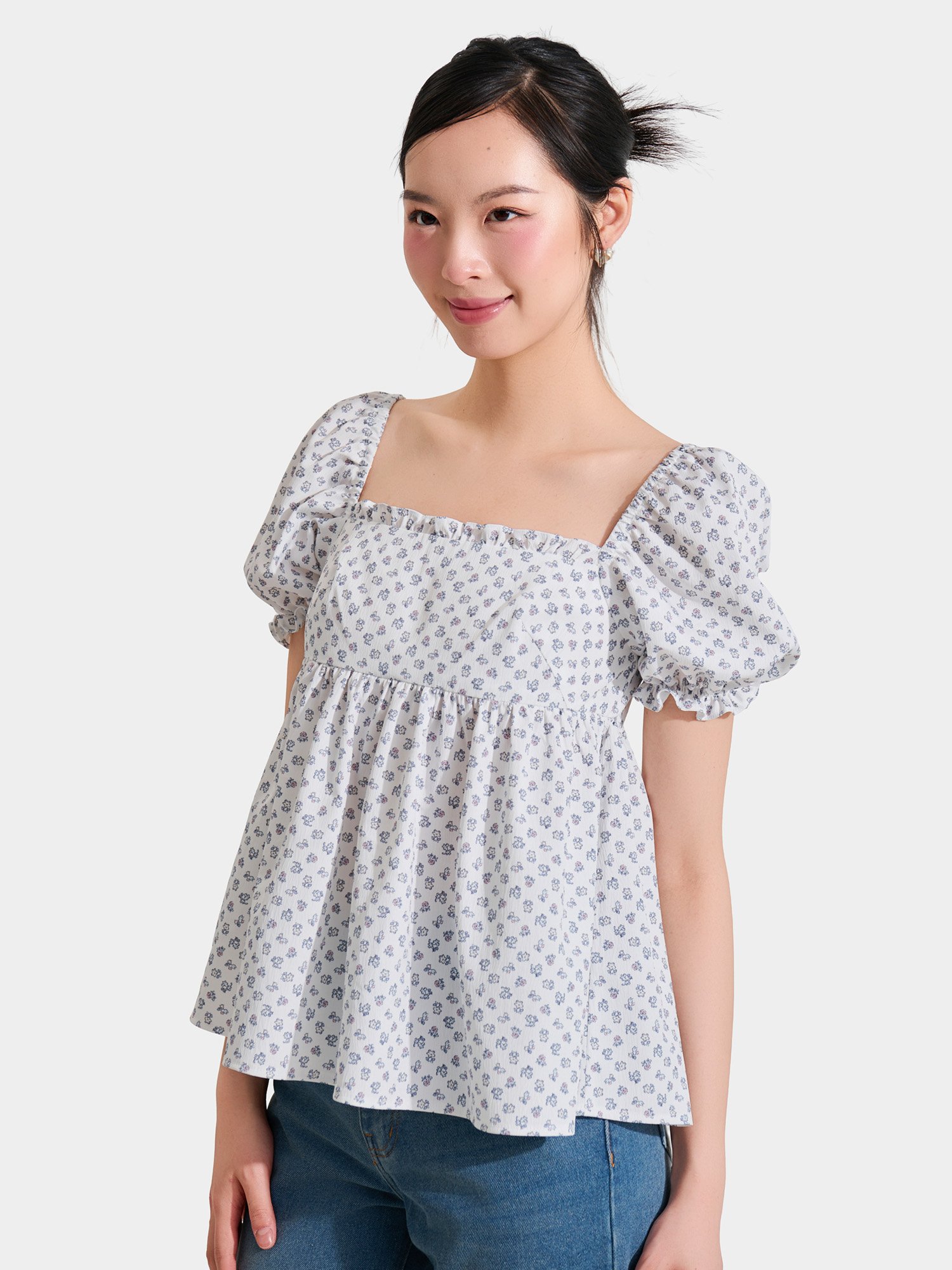 Áo kiểu babydoll họa tiết cổ vuông phối bèo tay phồng