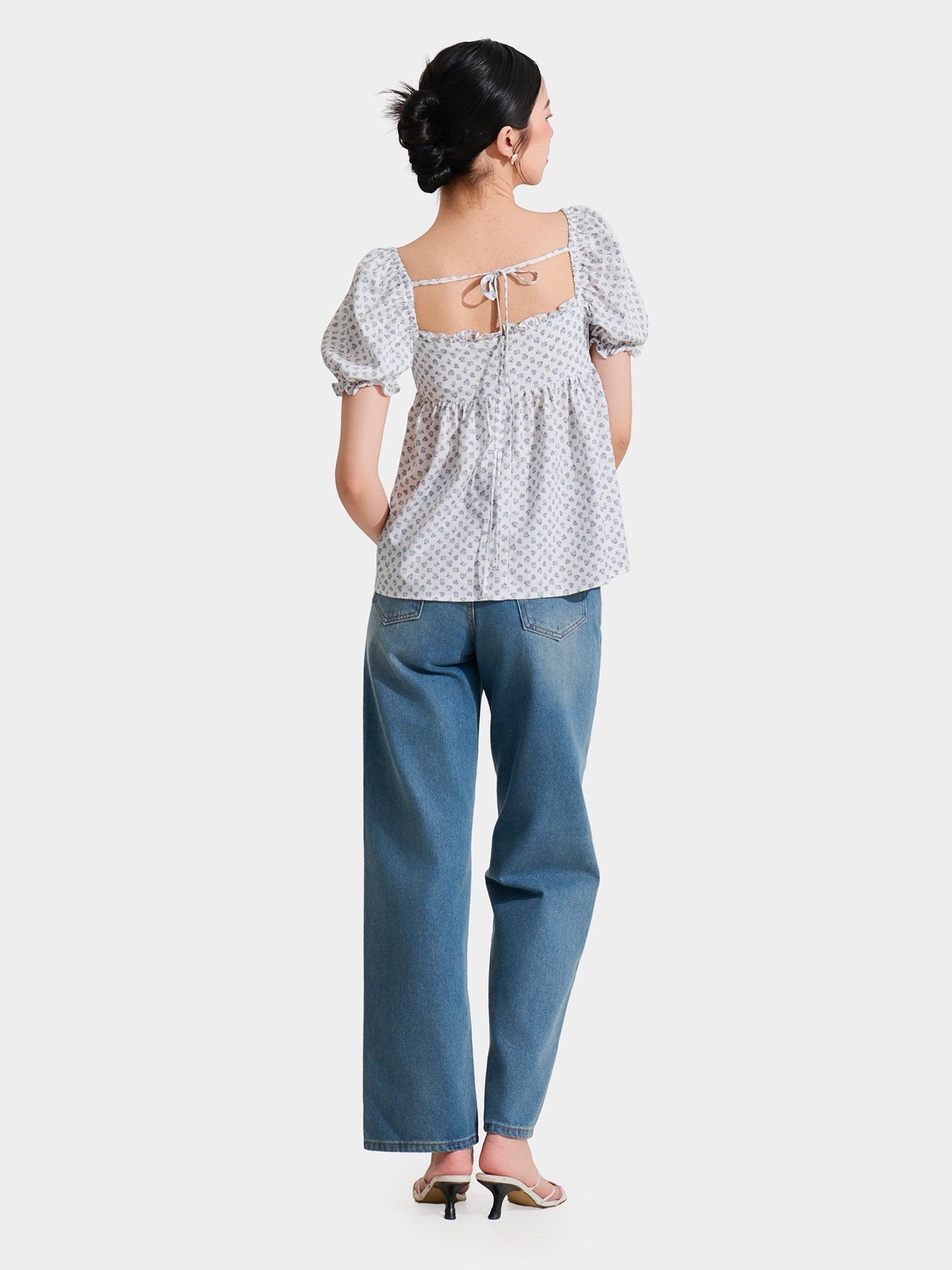  Áo kiểu babydoll họa tiết cổ vuông phối bèo tay phồng 