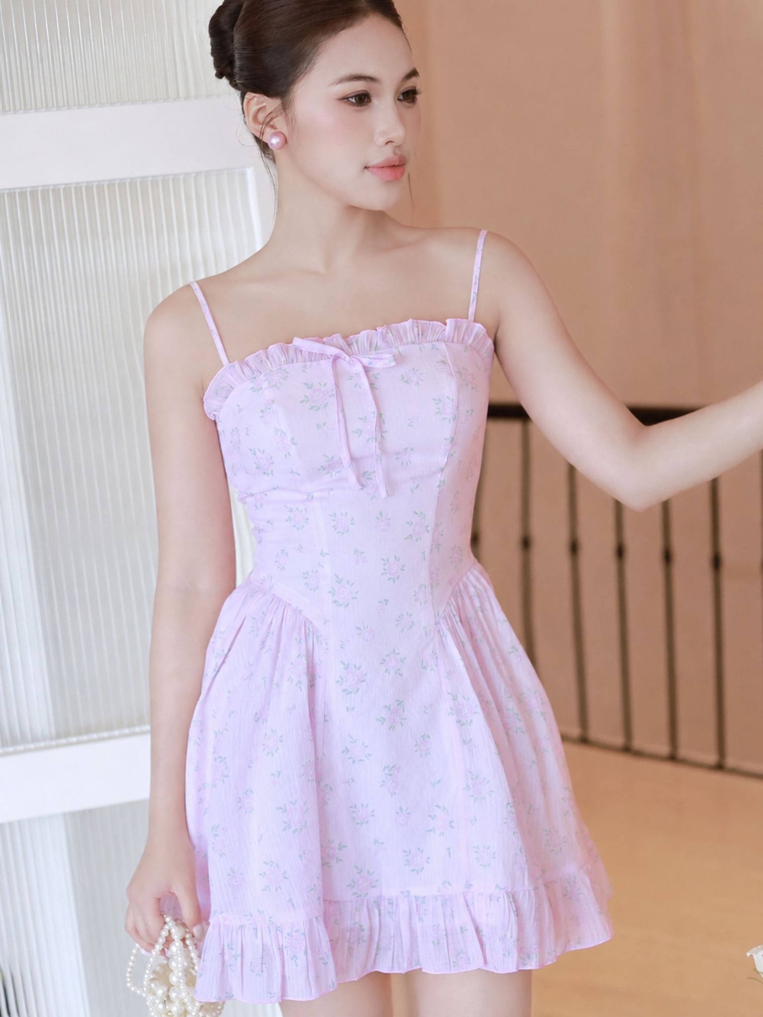 Đầm mini hoa nhí phối tay rời