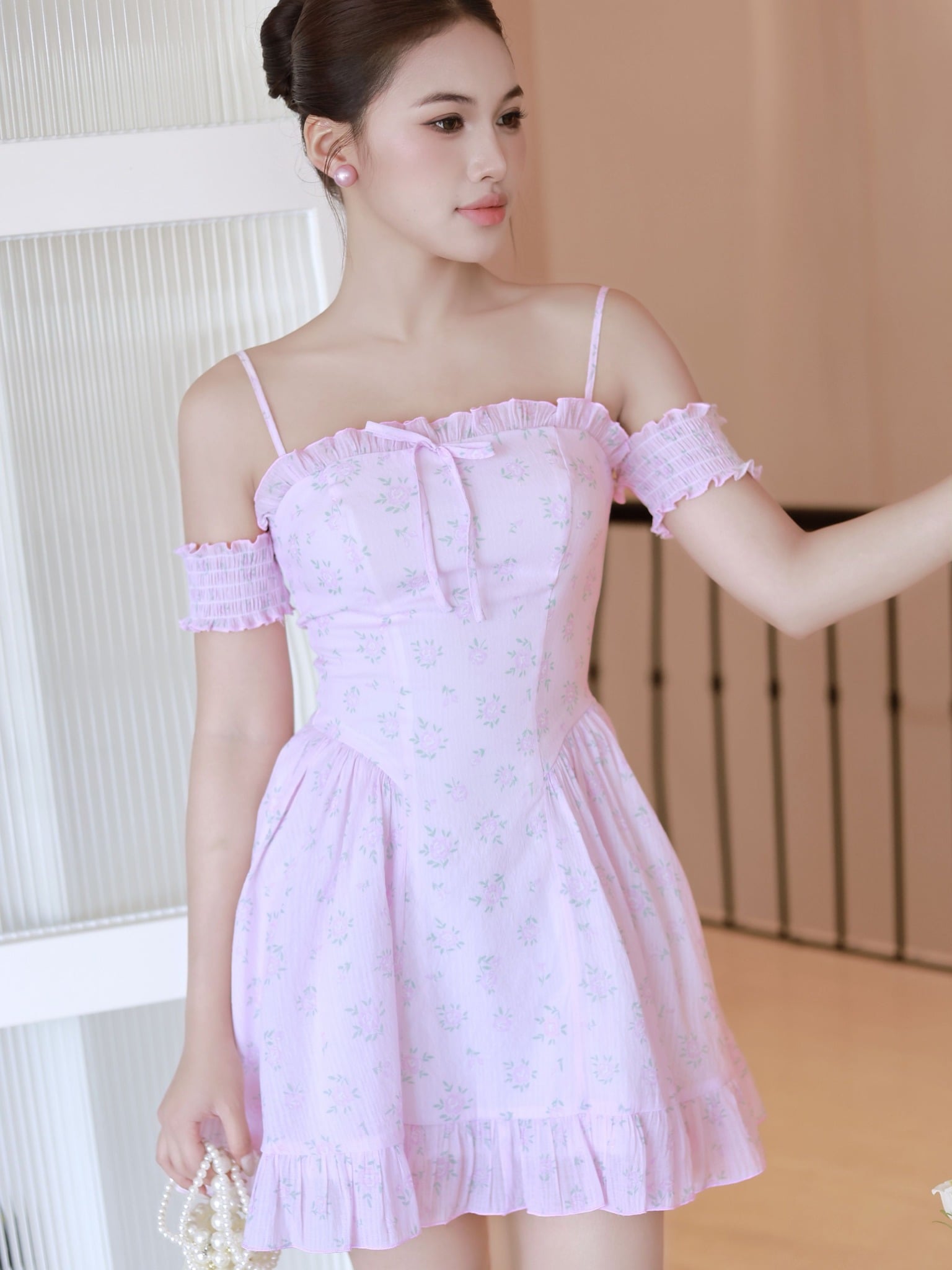 Đầm mini hoa nhí phối tay rời