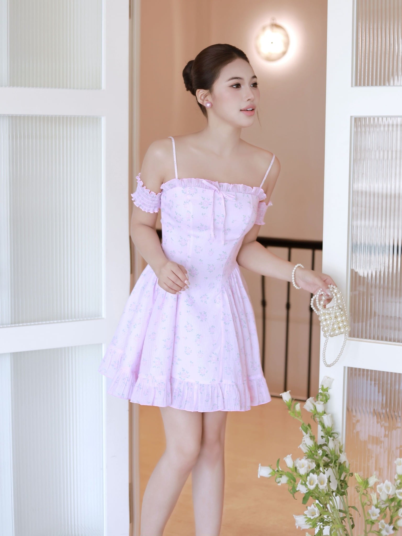 Đầm mini hoa nhí phối tay rời