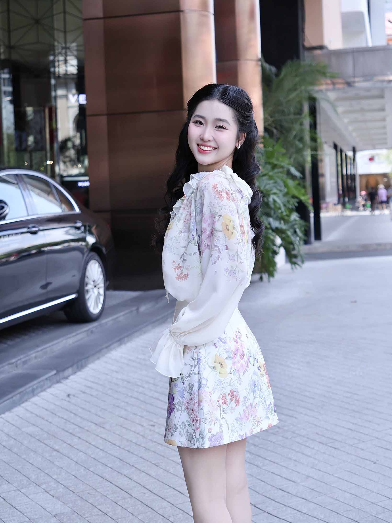 Áo voan tơ in hoa cổ bèo tay phồng