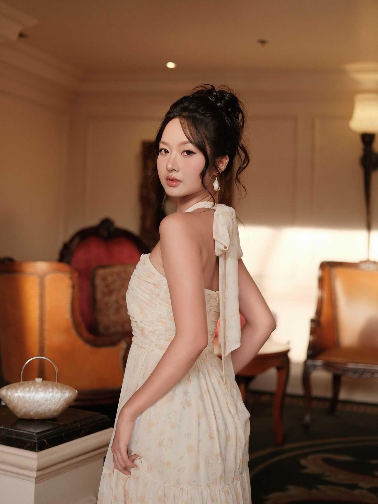 Đầm maxi voan hoa kim tuyến thắt nơ cổ 
