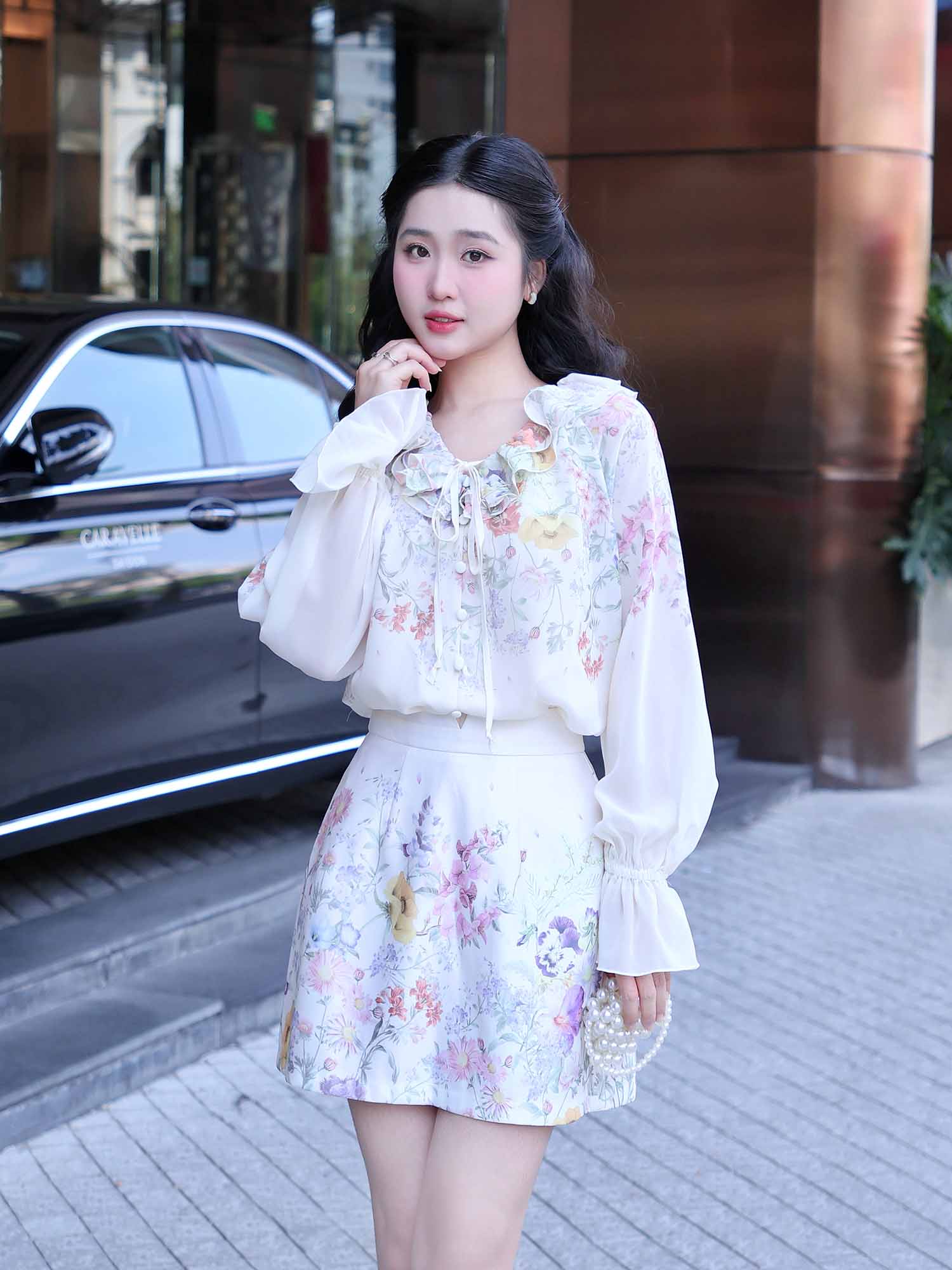 Áo voan tơ in hoa cổ bèo tay phồng