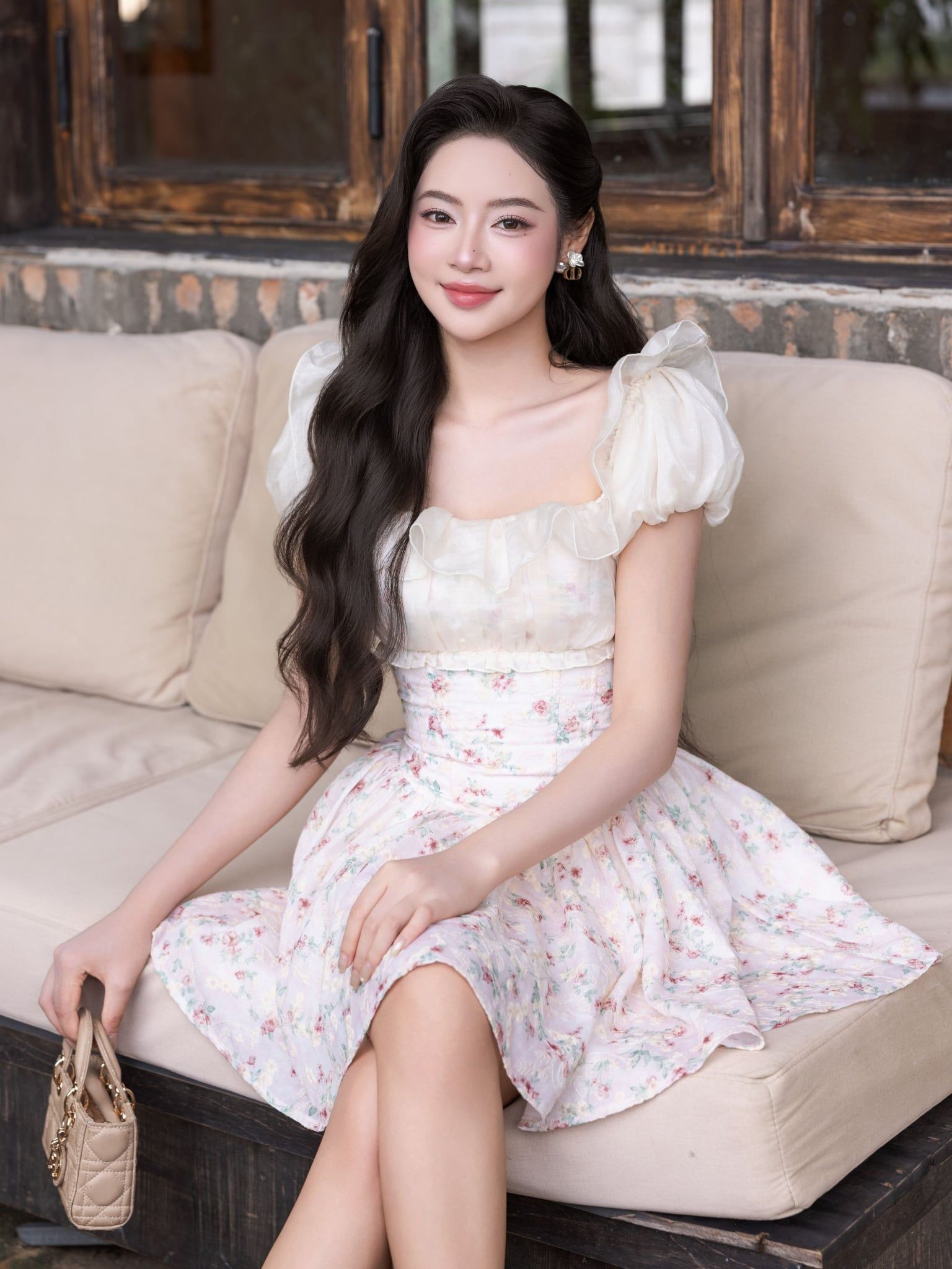  Đầm mini cotton hoa bẹt vai 