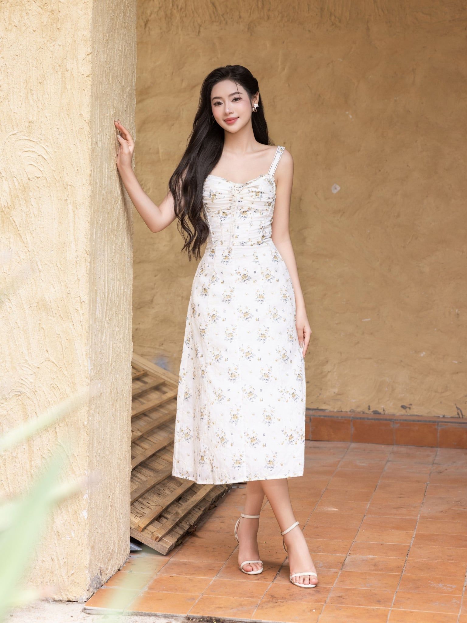  Đầm midi vải hoa 2 dây tùng xòe nhún ngực 