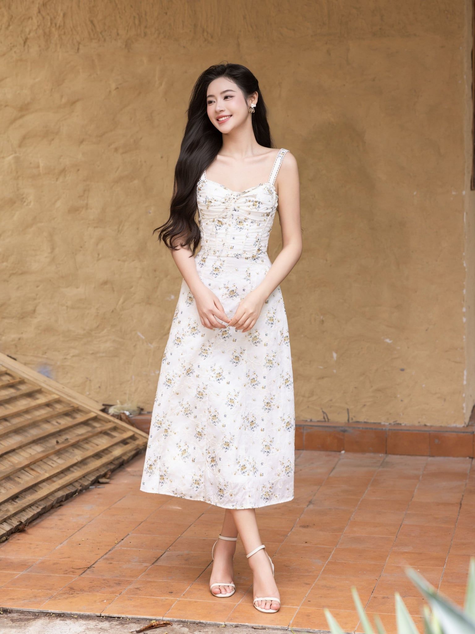  Đầm midi vải hoa 2 dây tùng xòe nhún ngực 