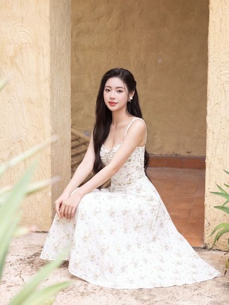  Đầm midi vải hoa 2 dây tùng xòe nhún ngực 