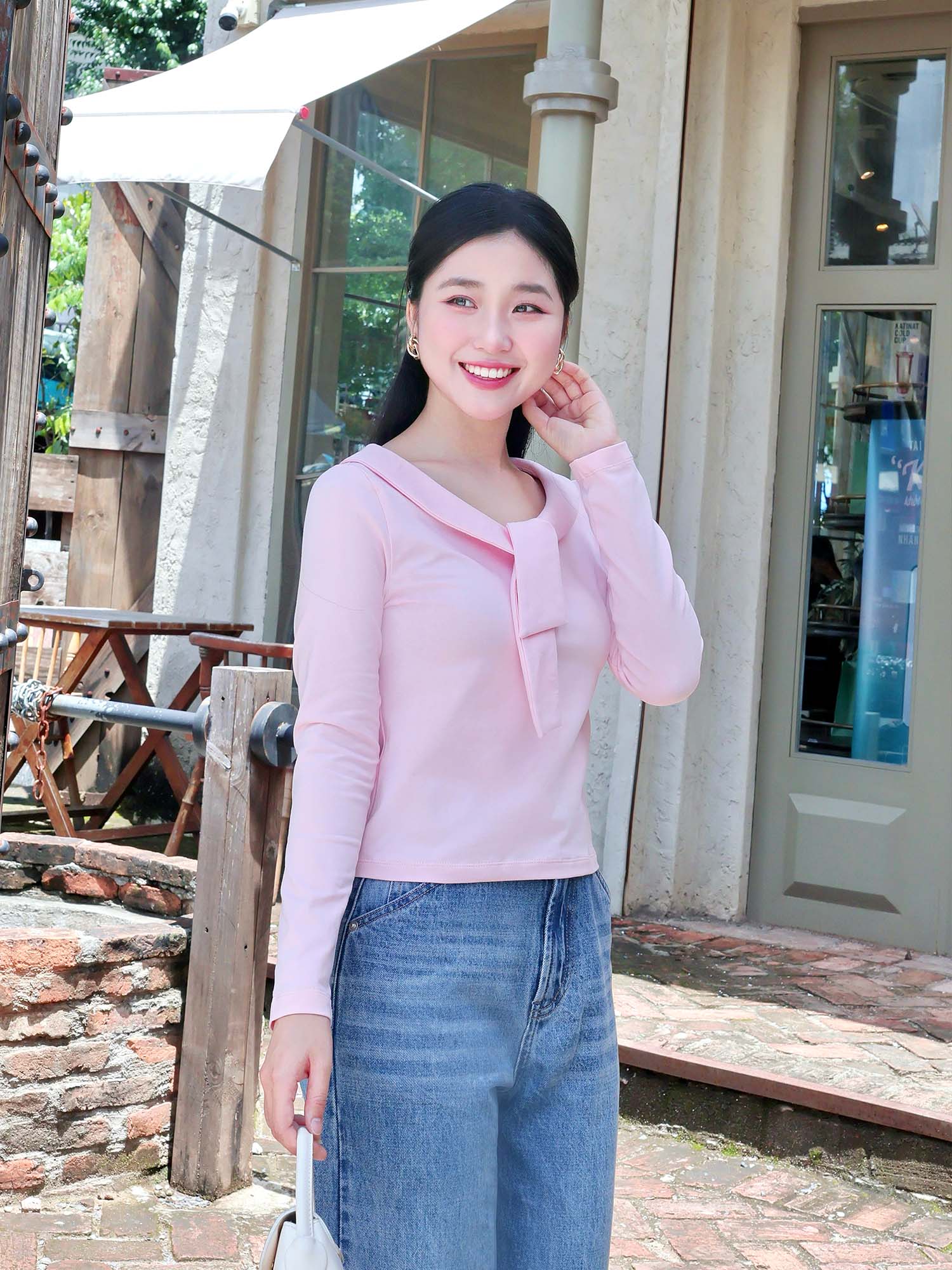 Áo thun lá cổ liền nơ