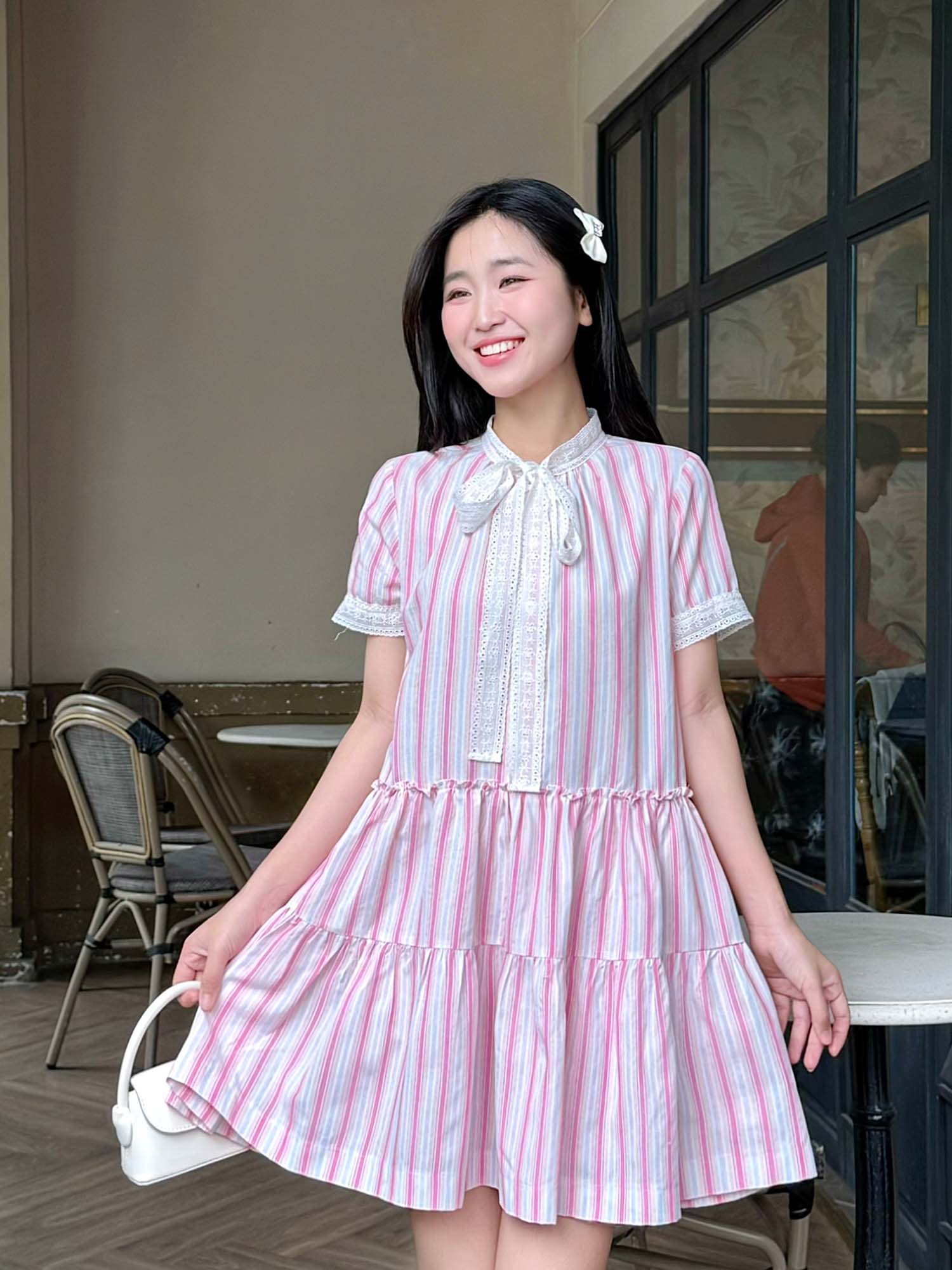 Đầm sọc phối ren viền cổ