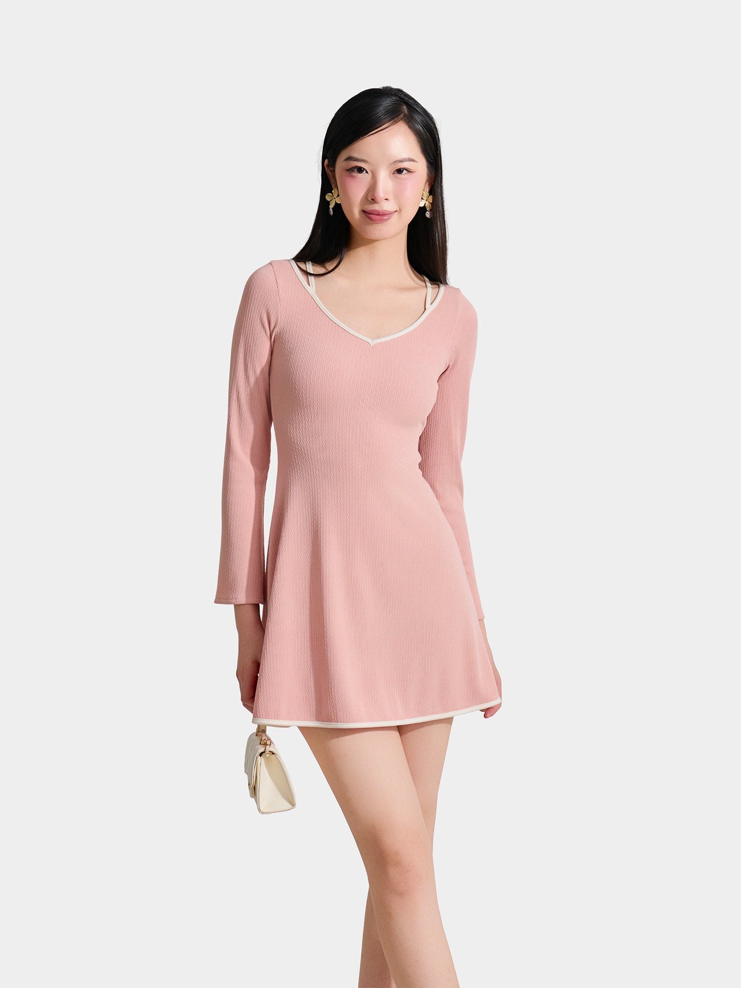  Đầm thun mini tay dài cổ tim viền phối 