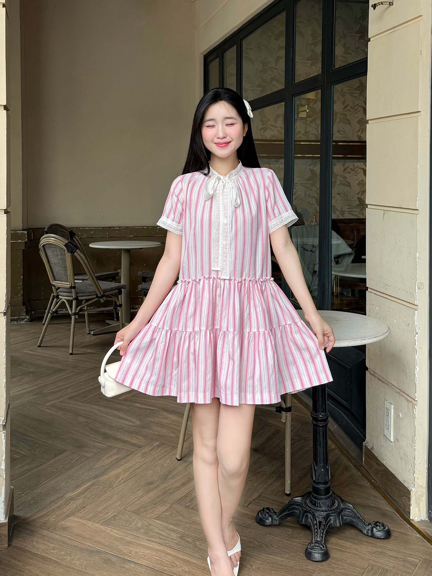 Đầm sọc phối ren viền cổ