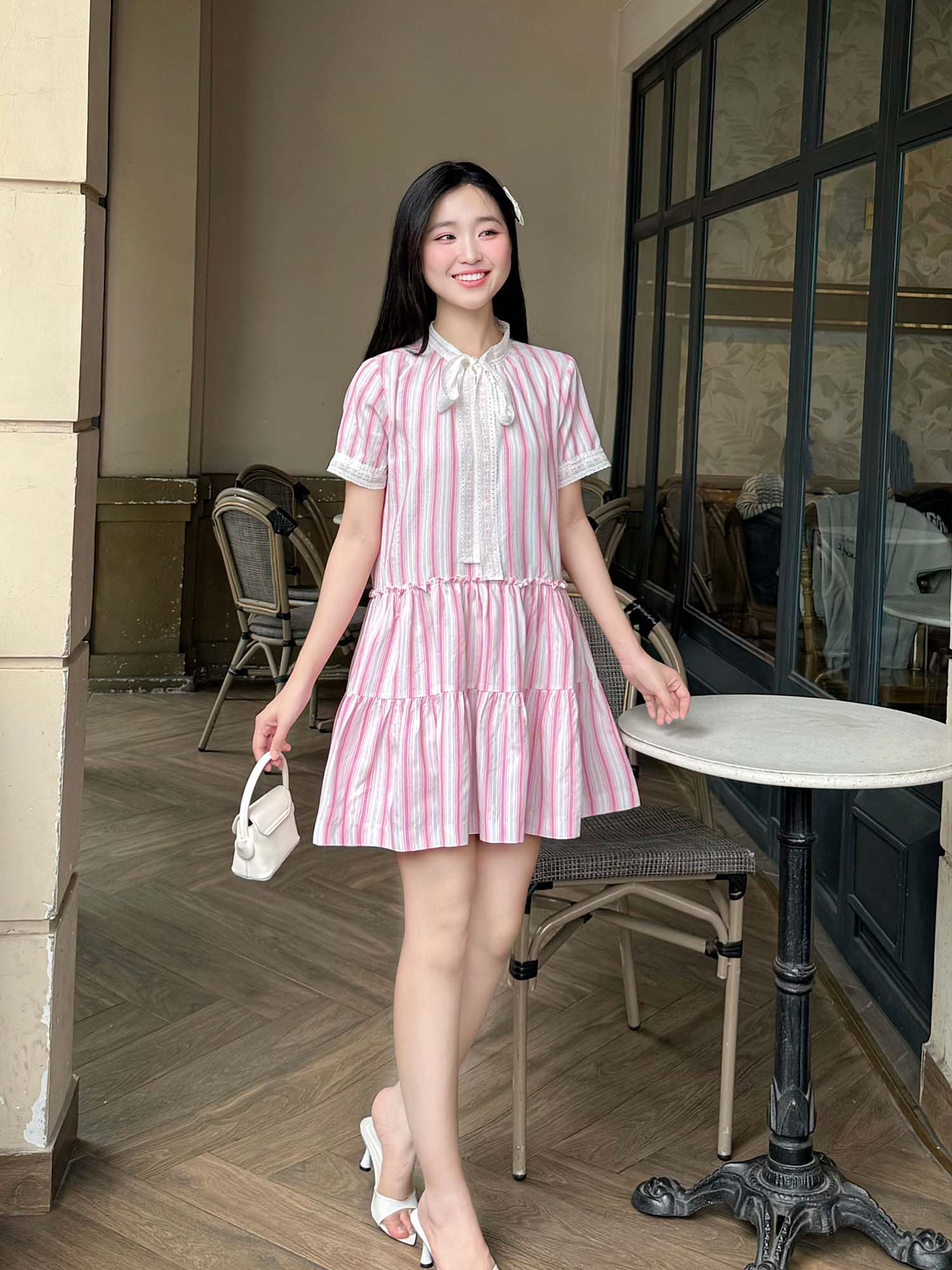 Đầm sọc phối ren viền cổ