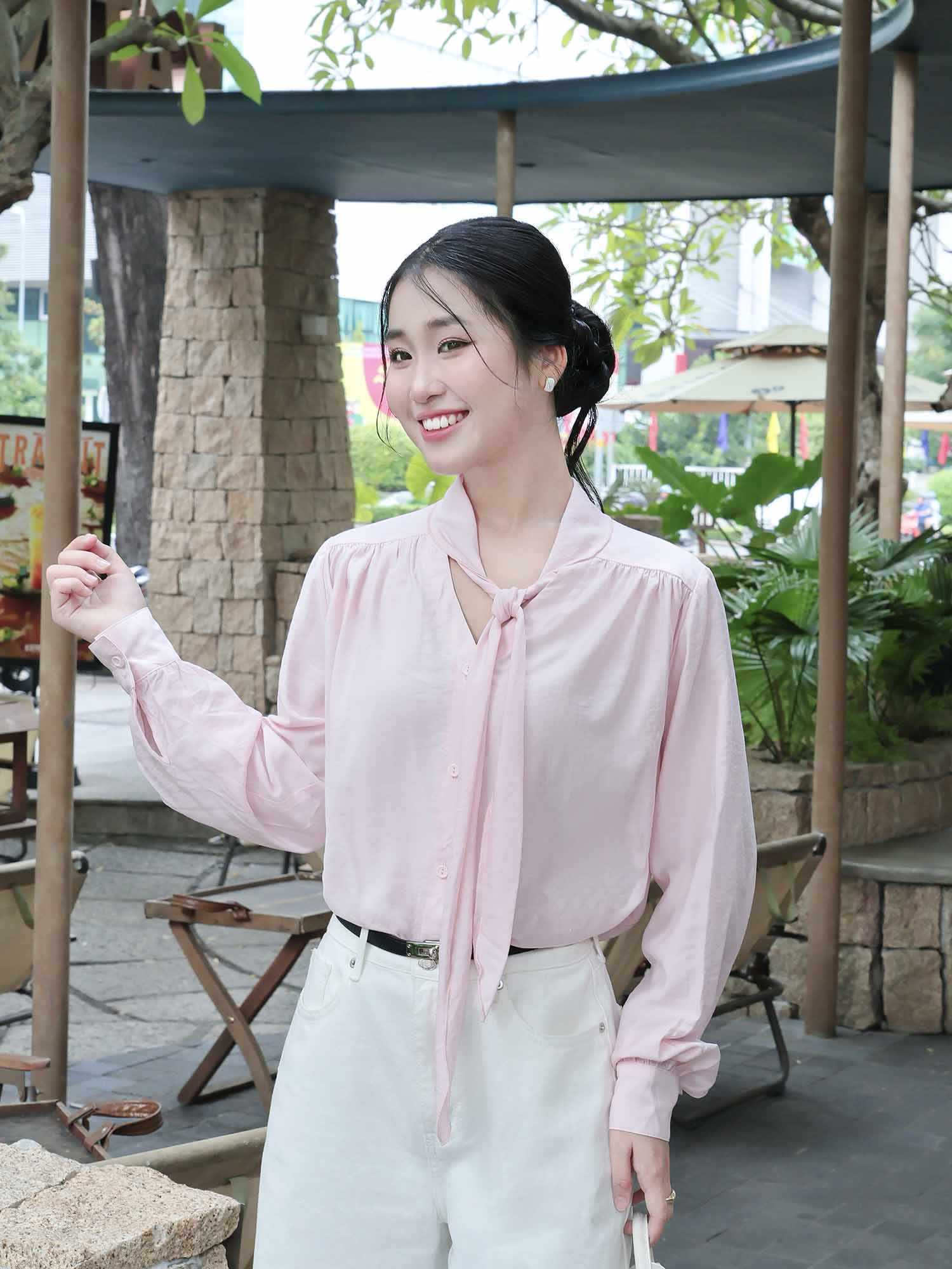 Áo sơ mi cổ tim thắt nơ