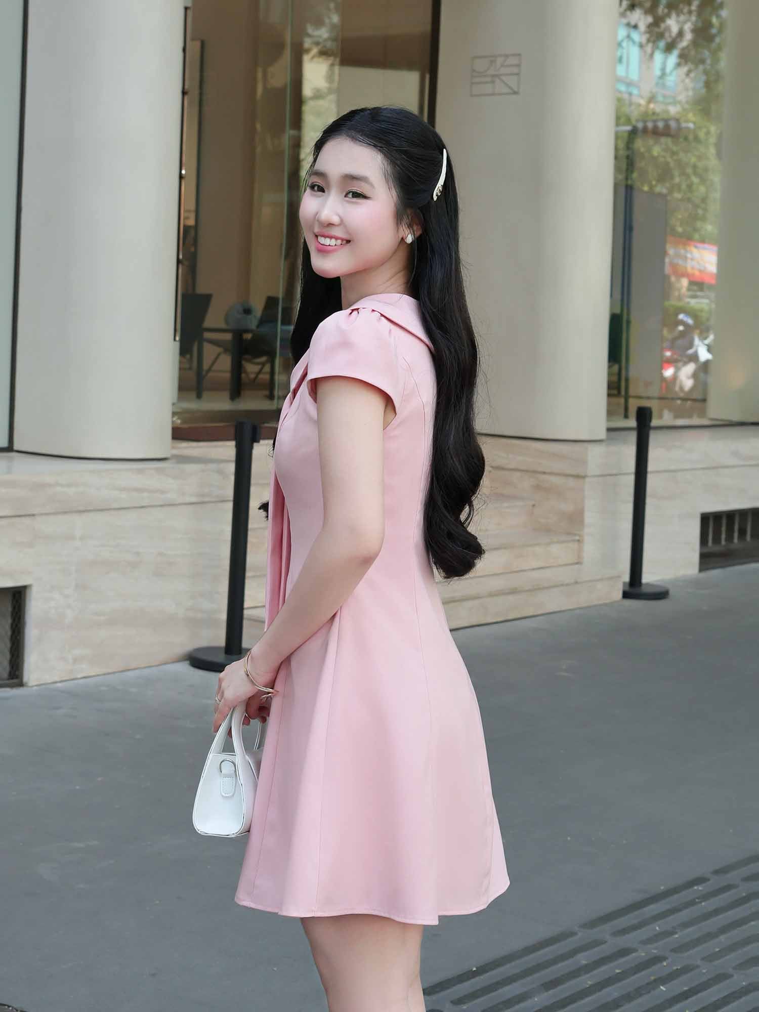 Đầm ngắn cổ áo thắt nơ