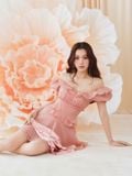  Đầm mini trễ vai nhún ngực phối bèo 