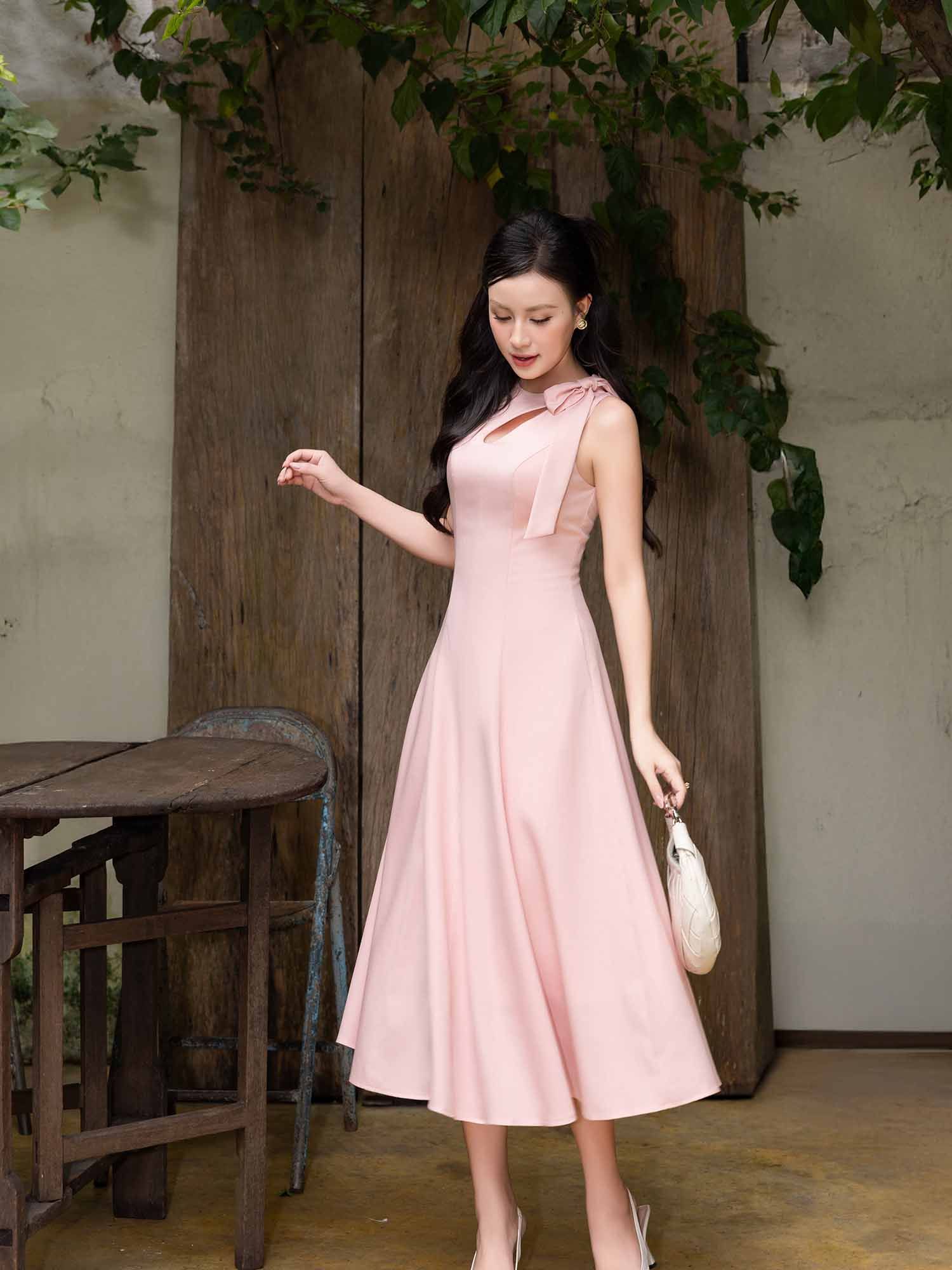  Đầm midi sát nách khoét cổ phối nơ 