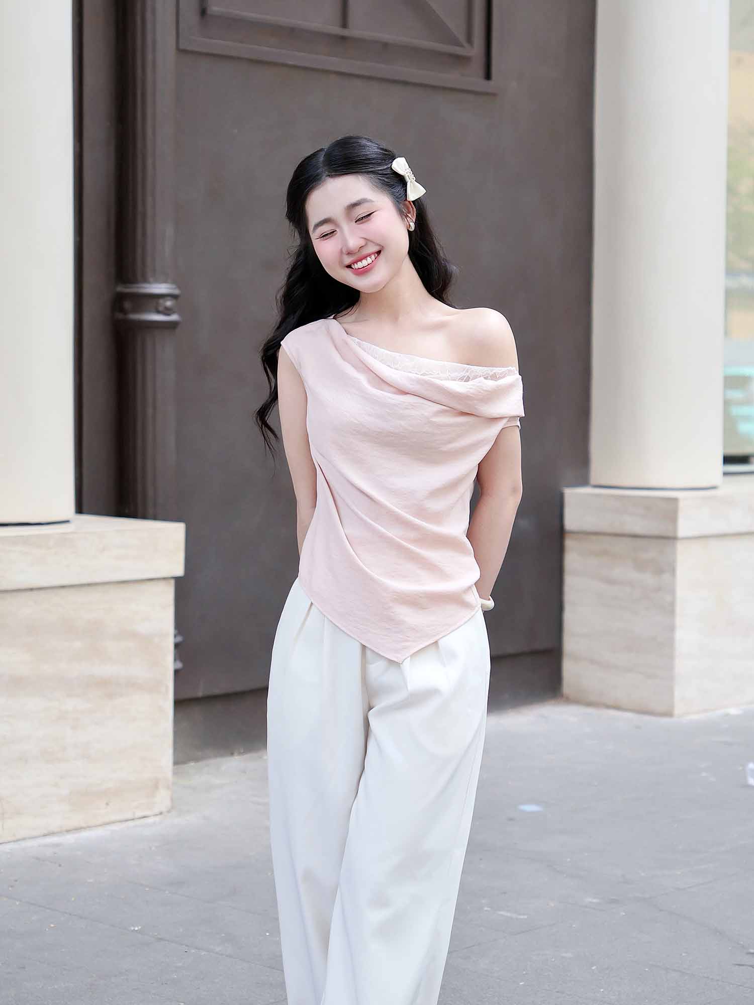 Áo Lệch Vai Cổ Đổ Phối Ren - Marc