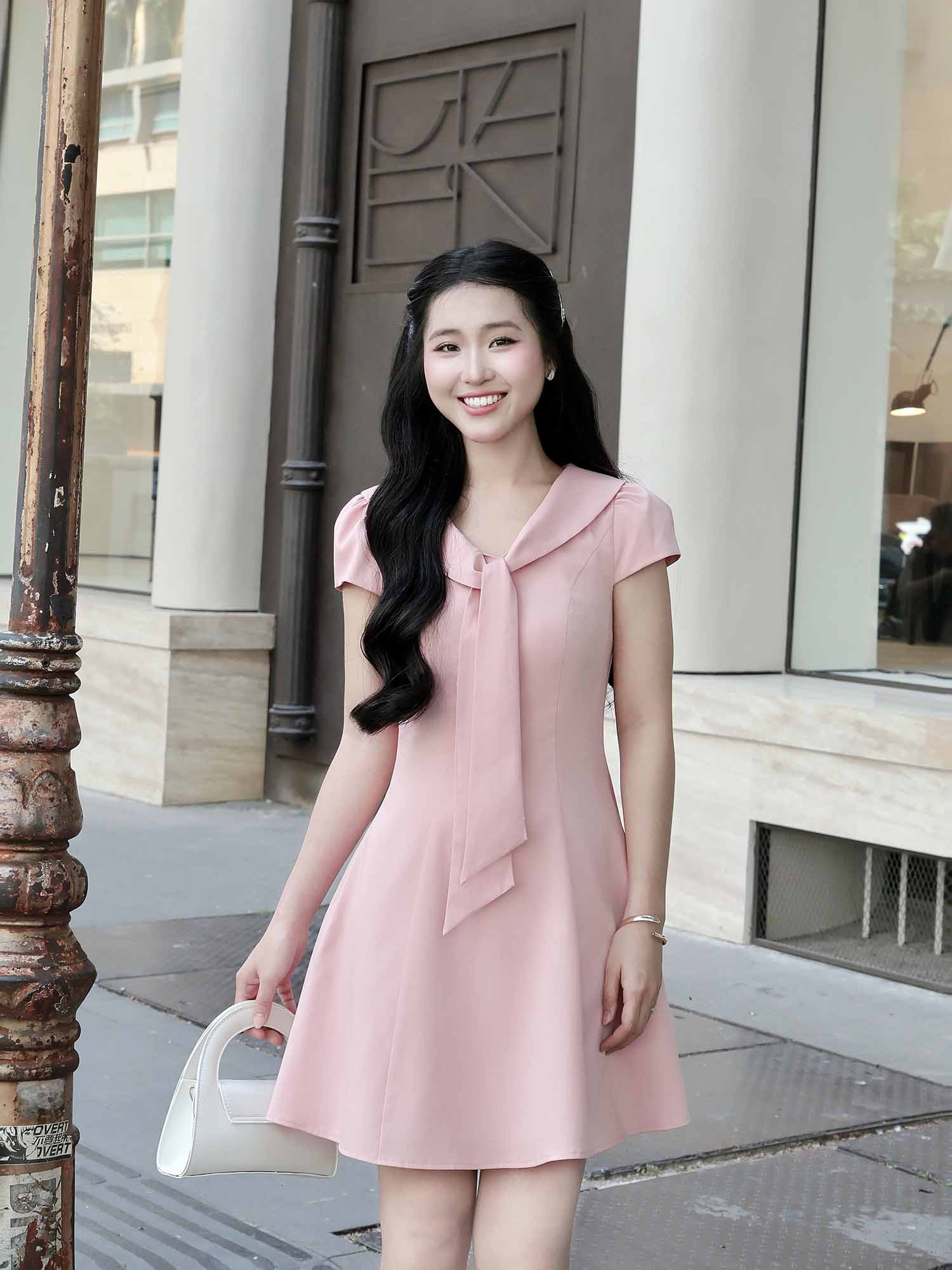 Đầm ngắn cổ áo thắt nơ