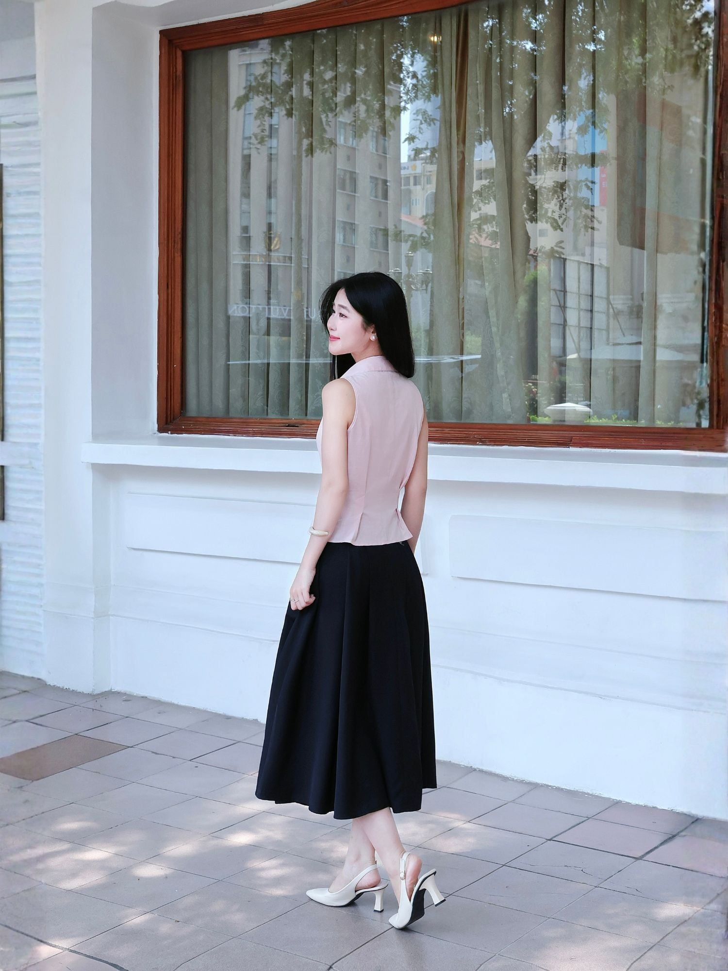  Áo linen sát nách chiết ly eo 