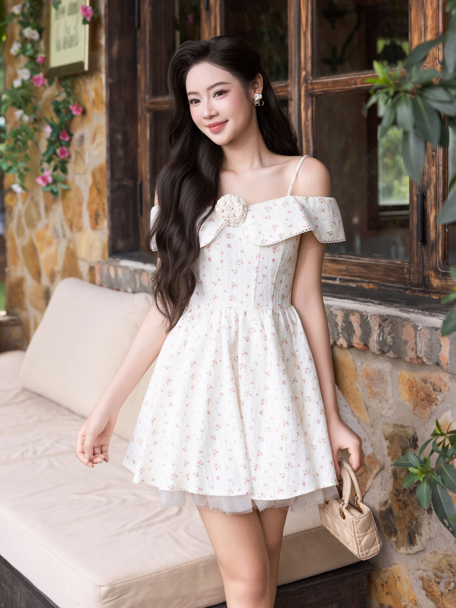 Đầm mini 2 dây trễ vai tùng xòe phối lưới