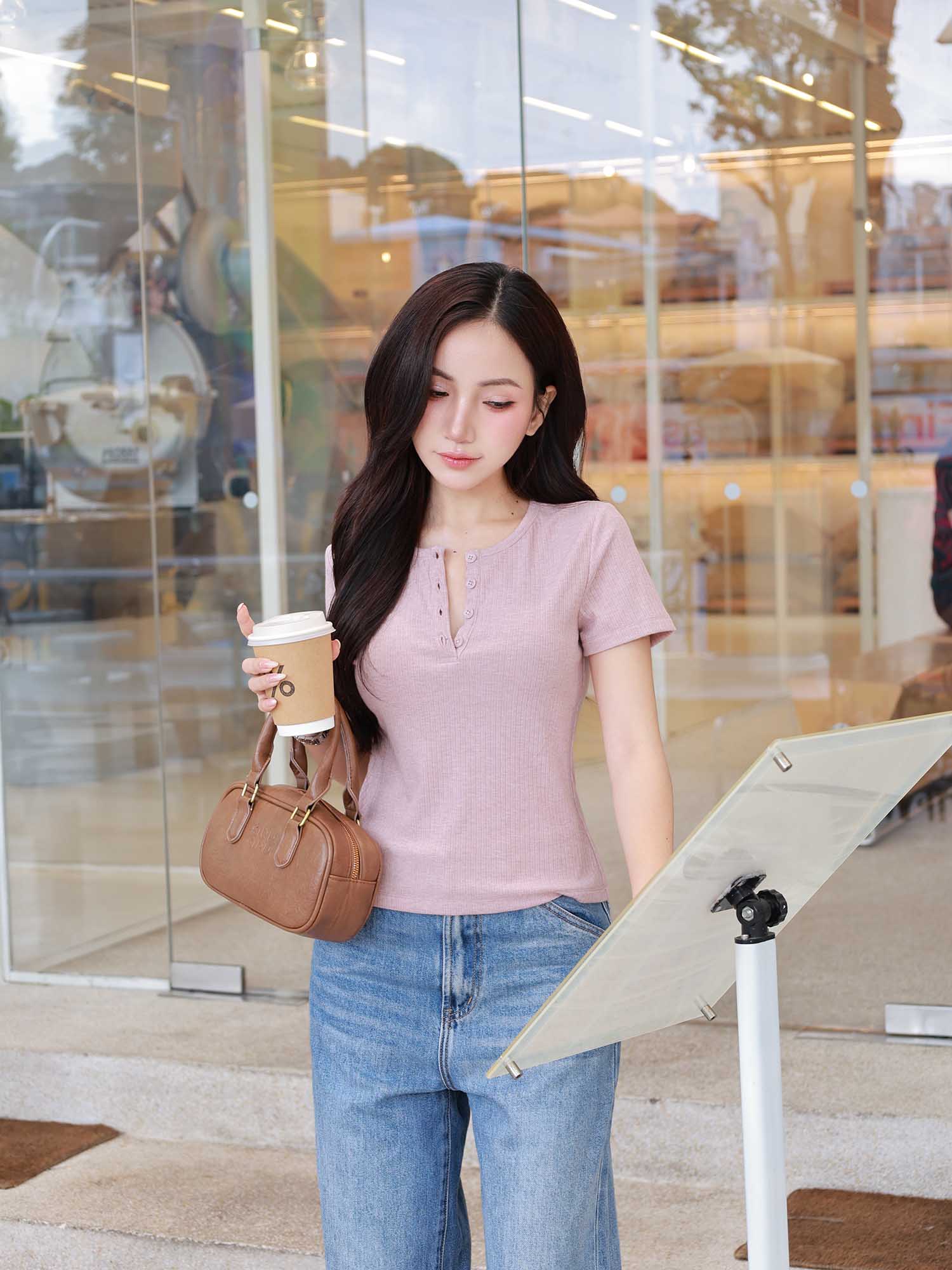 Áo thun cổ tròn gài nút