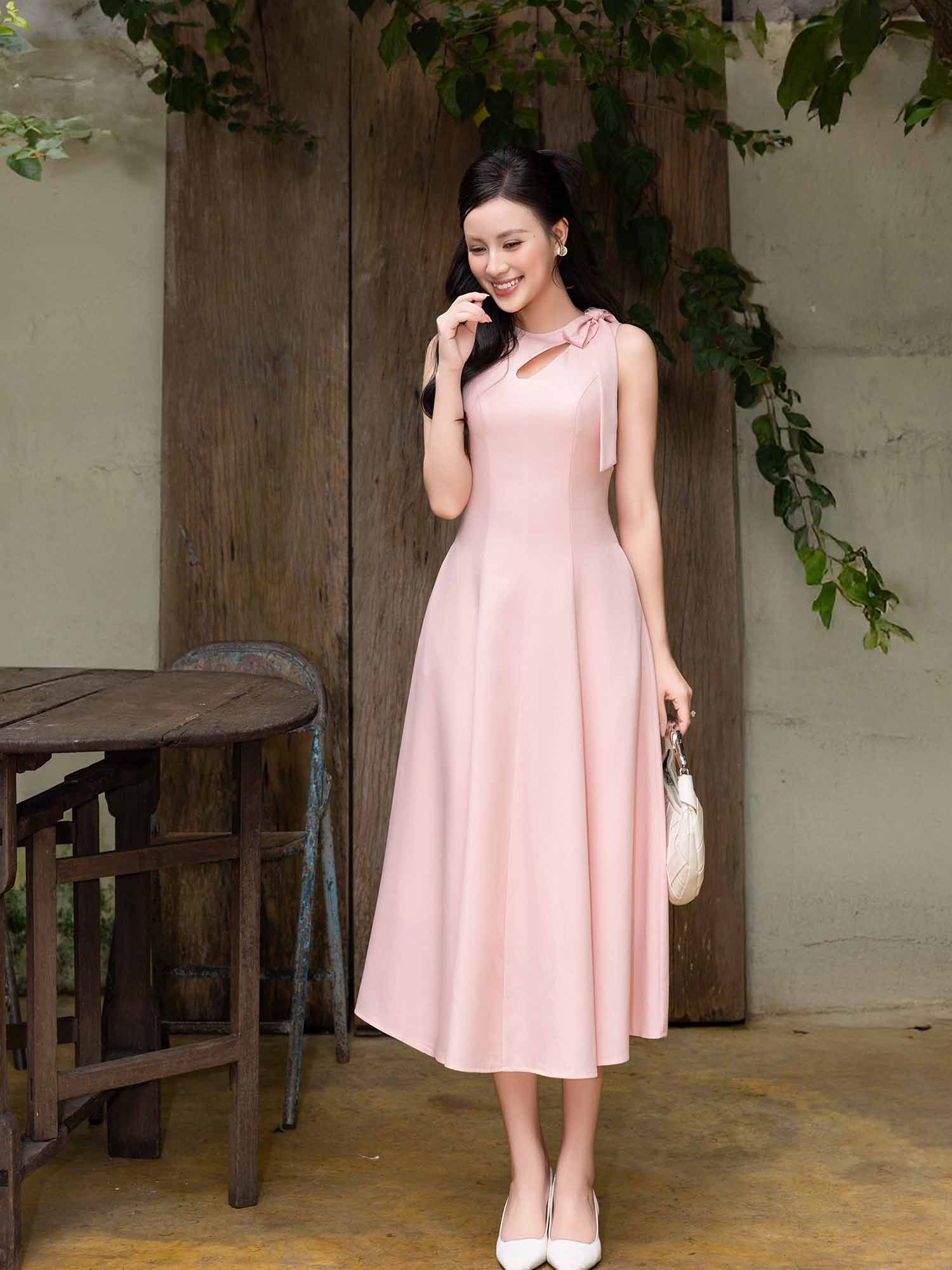  Đầm midi sát nách khoét cổ phối nơ 