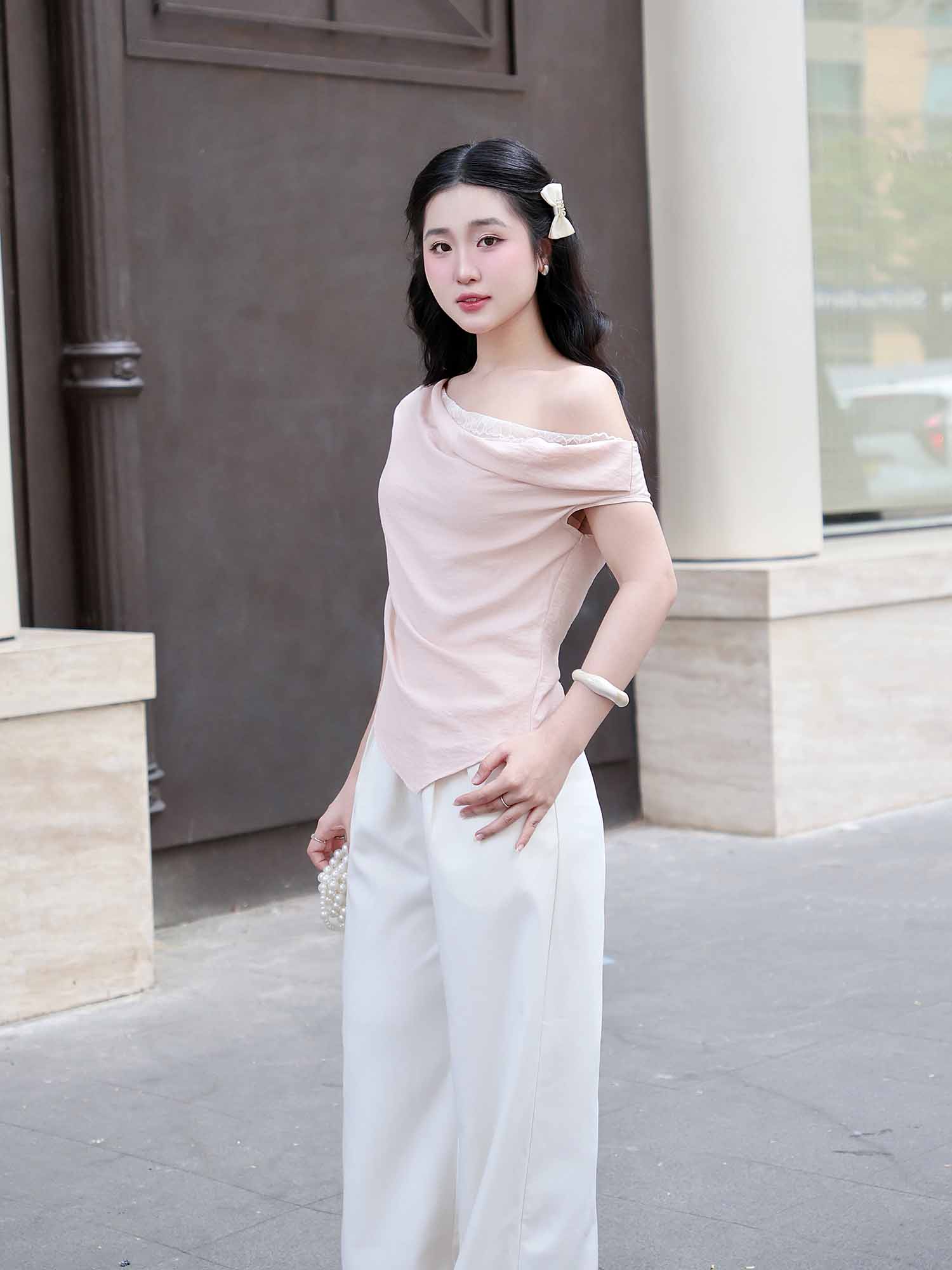 Áo lệch vai cổ đổ phối ren