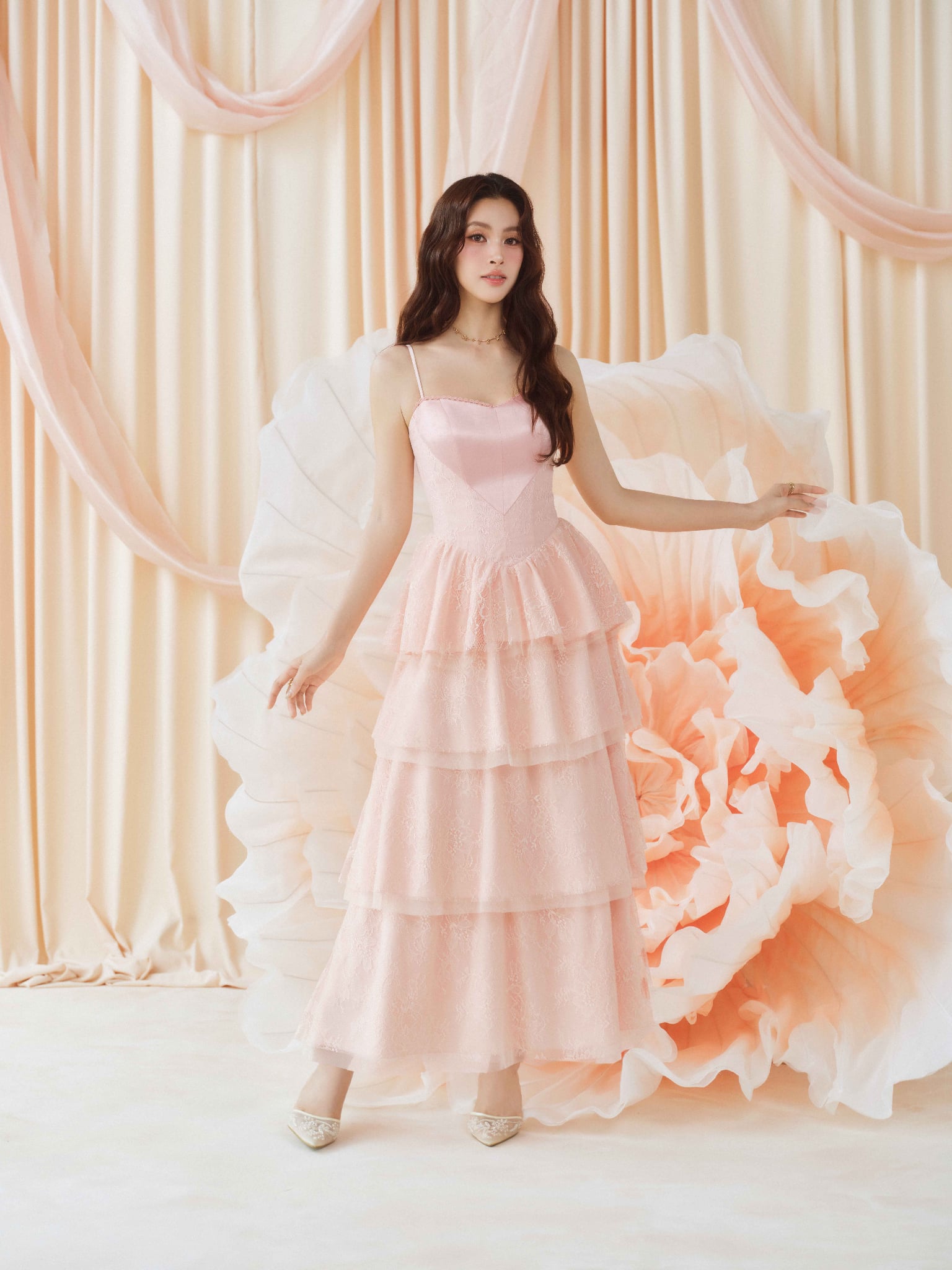 Đầm ren midi 4 tầng phối lụa