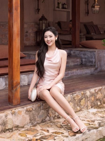  Đầm mini lụa cổ đổ dáng A 