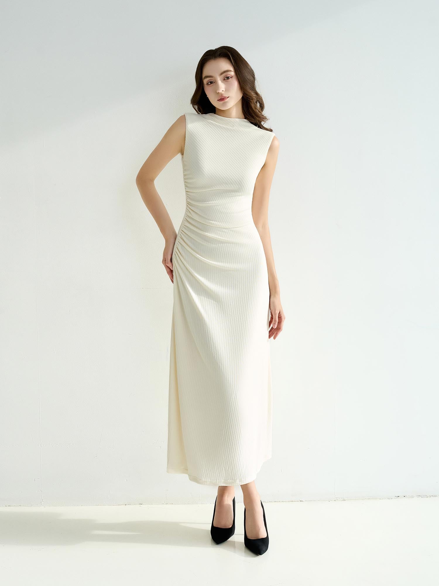 Đầm dài sát nách nhún sườn cách điệu