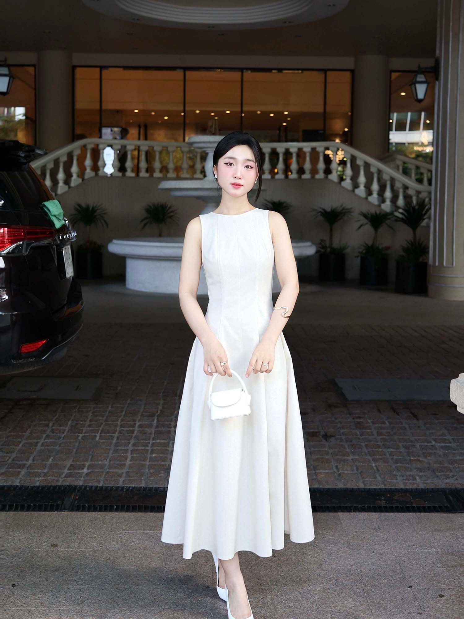  Đầm midi sát nách cơ bản 