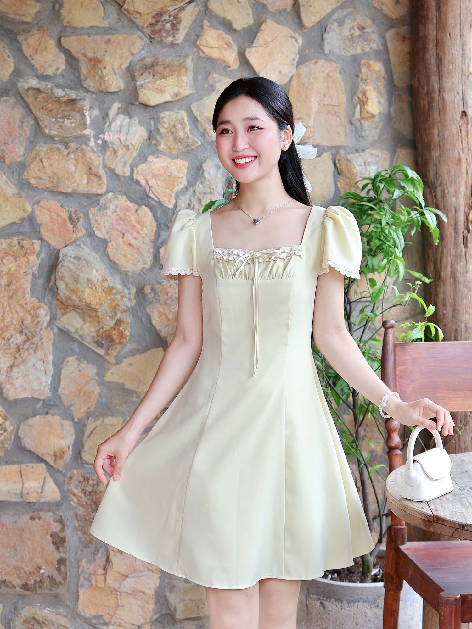 Đầm mini tay cánh tiên phối ren ngực đính nơ