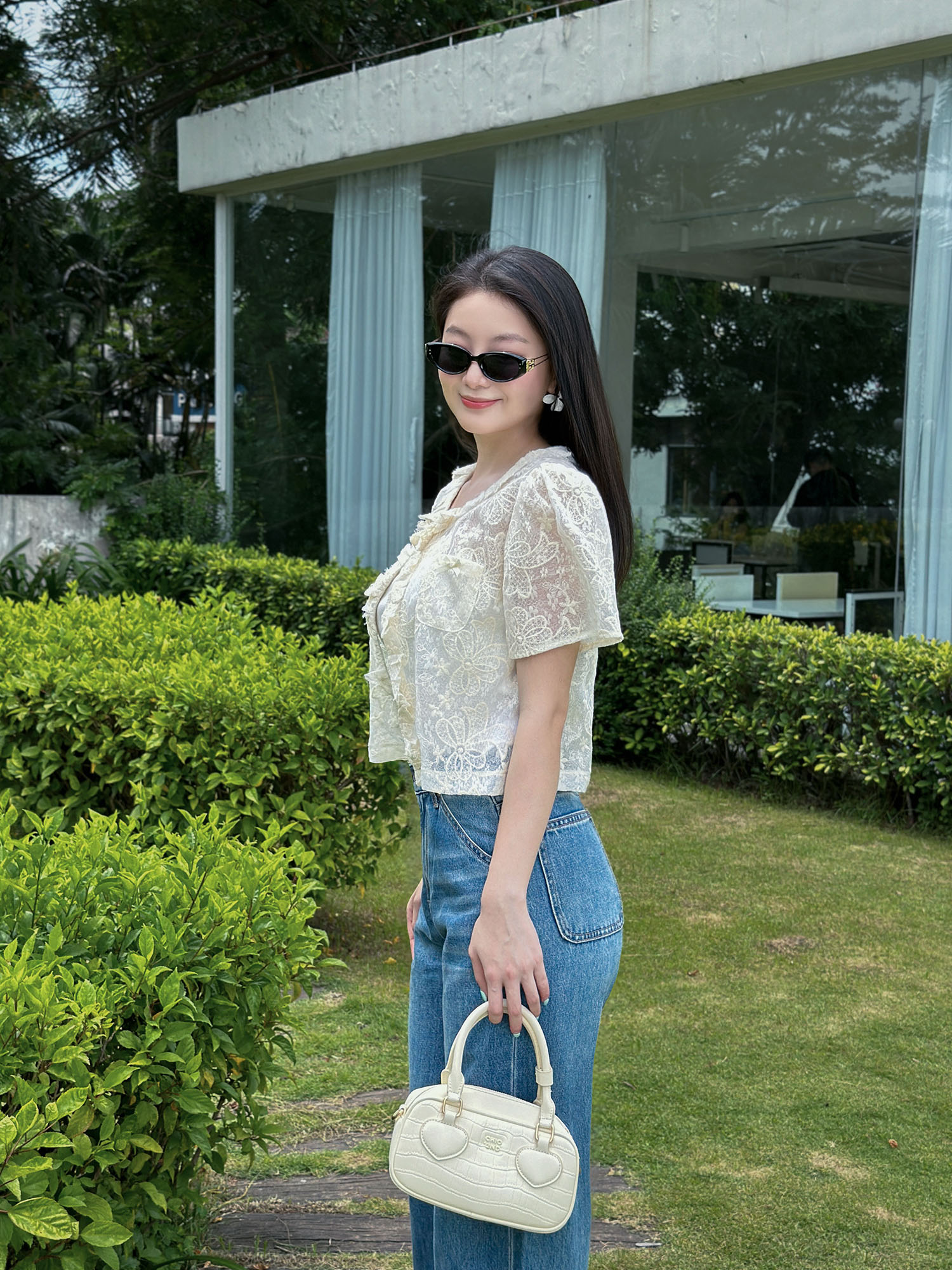 Áo ngắn tay xuyên thấu thêu họa tiết