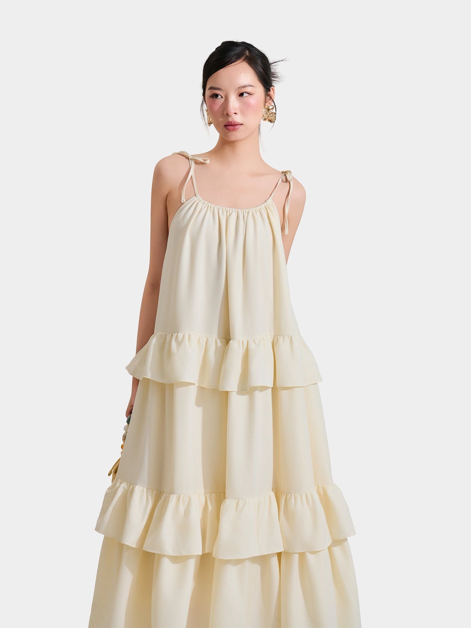  Đầm maxi cổ yếm thắt nơ ba tầng 