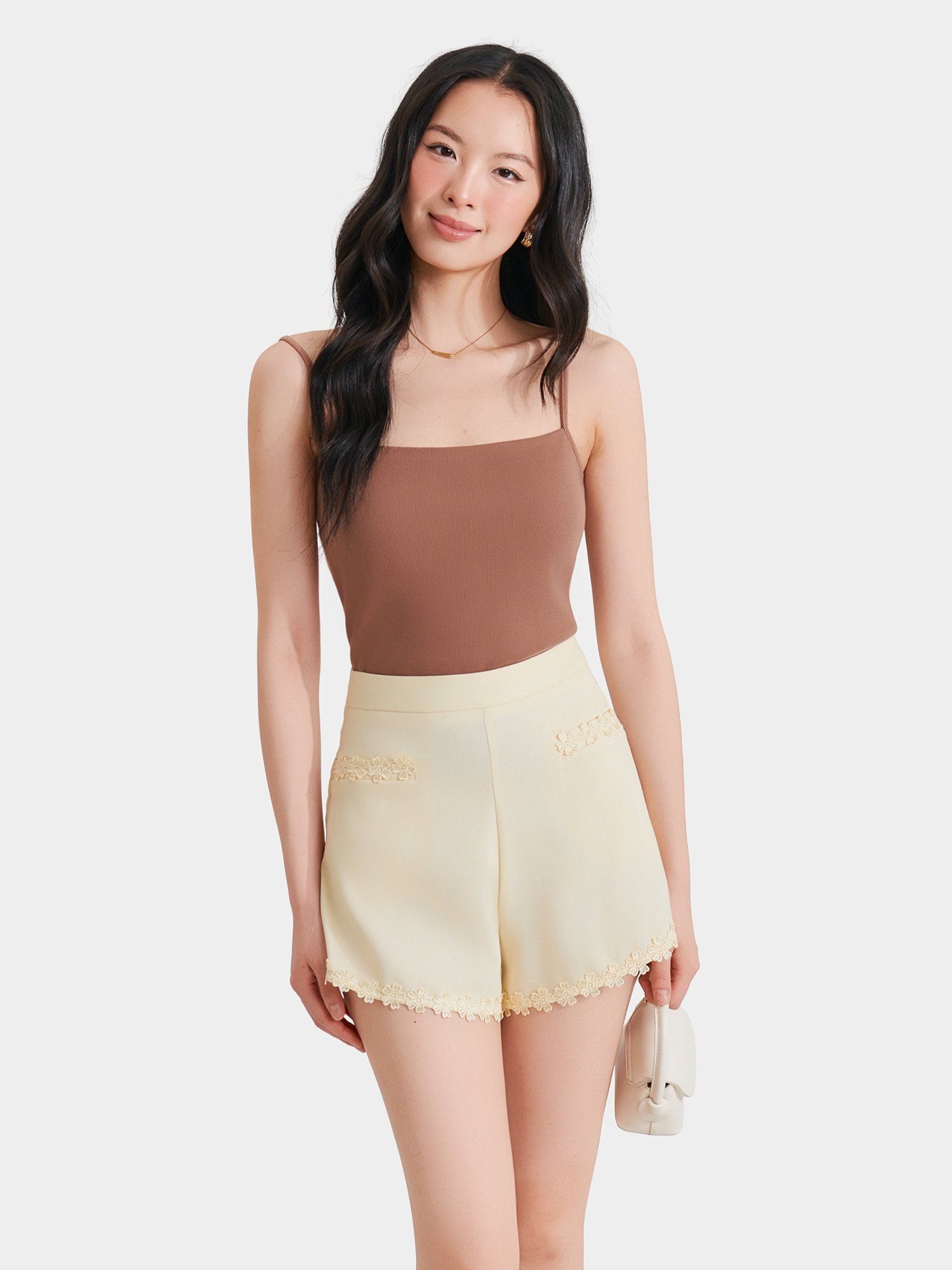  Quần short 2 túi trước phối ren hoa 