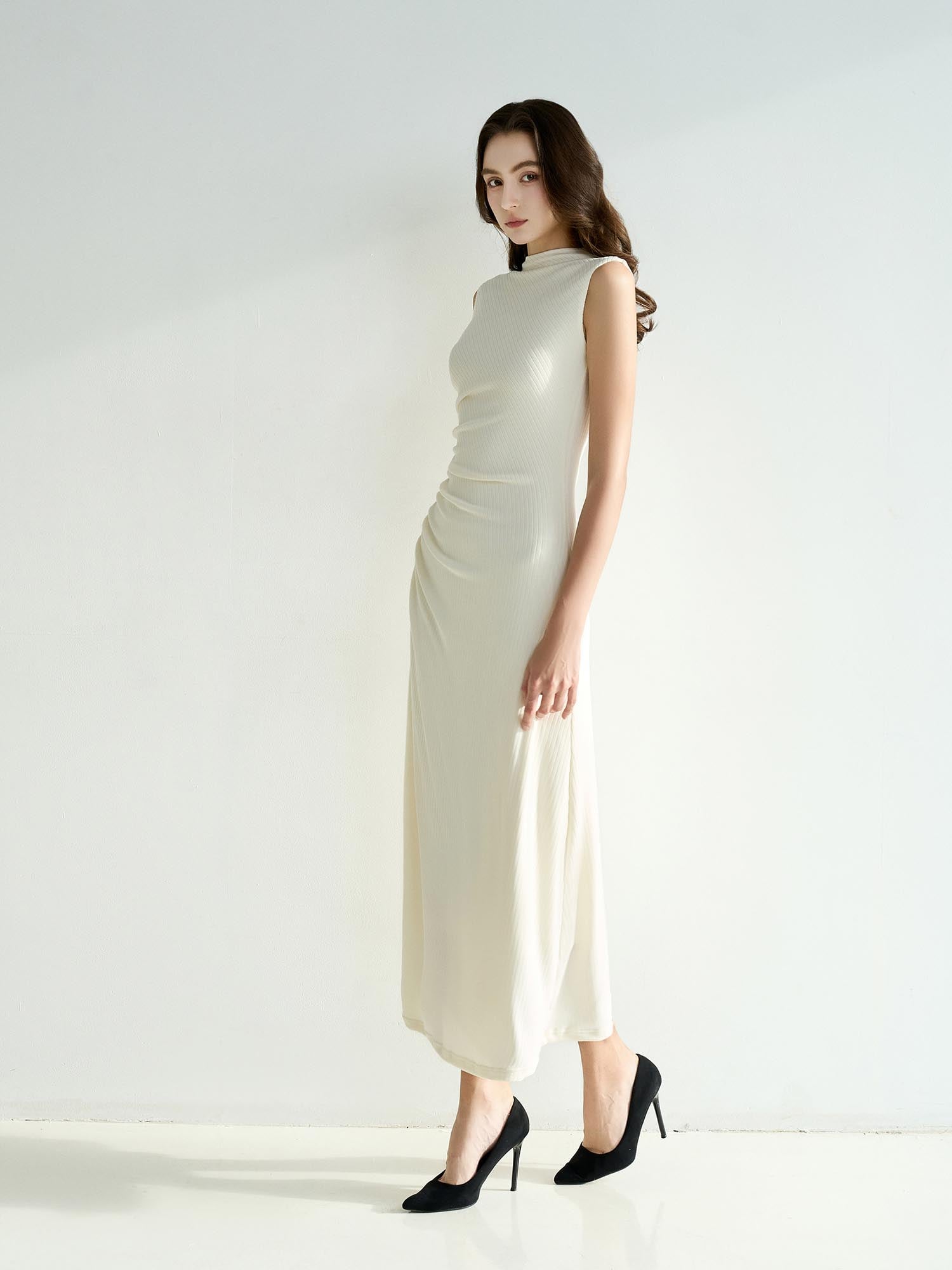 Đầm dài sát nách nhún sườn cách điệu