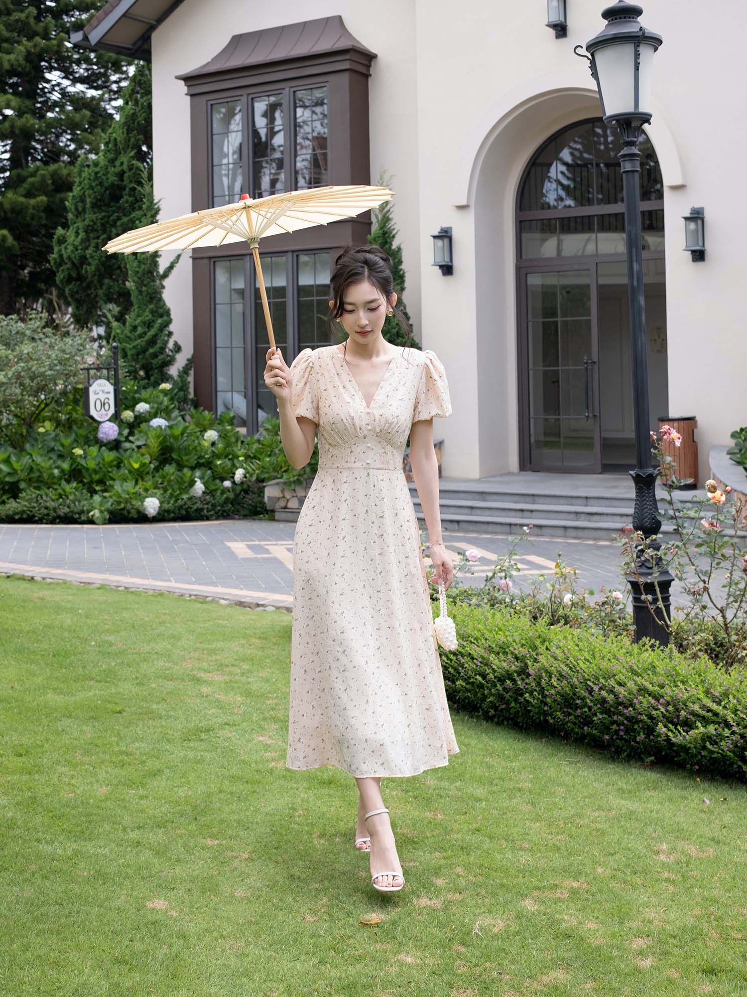  Đầm hoa cổ tim nhún ngực 