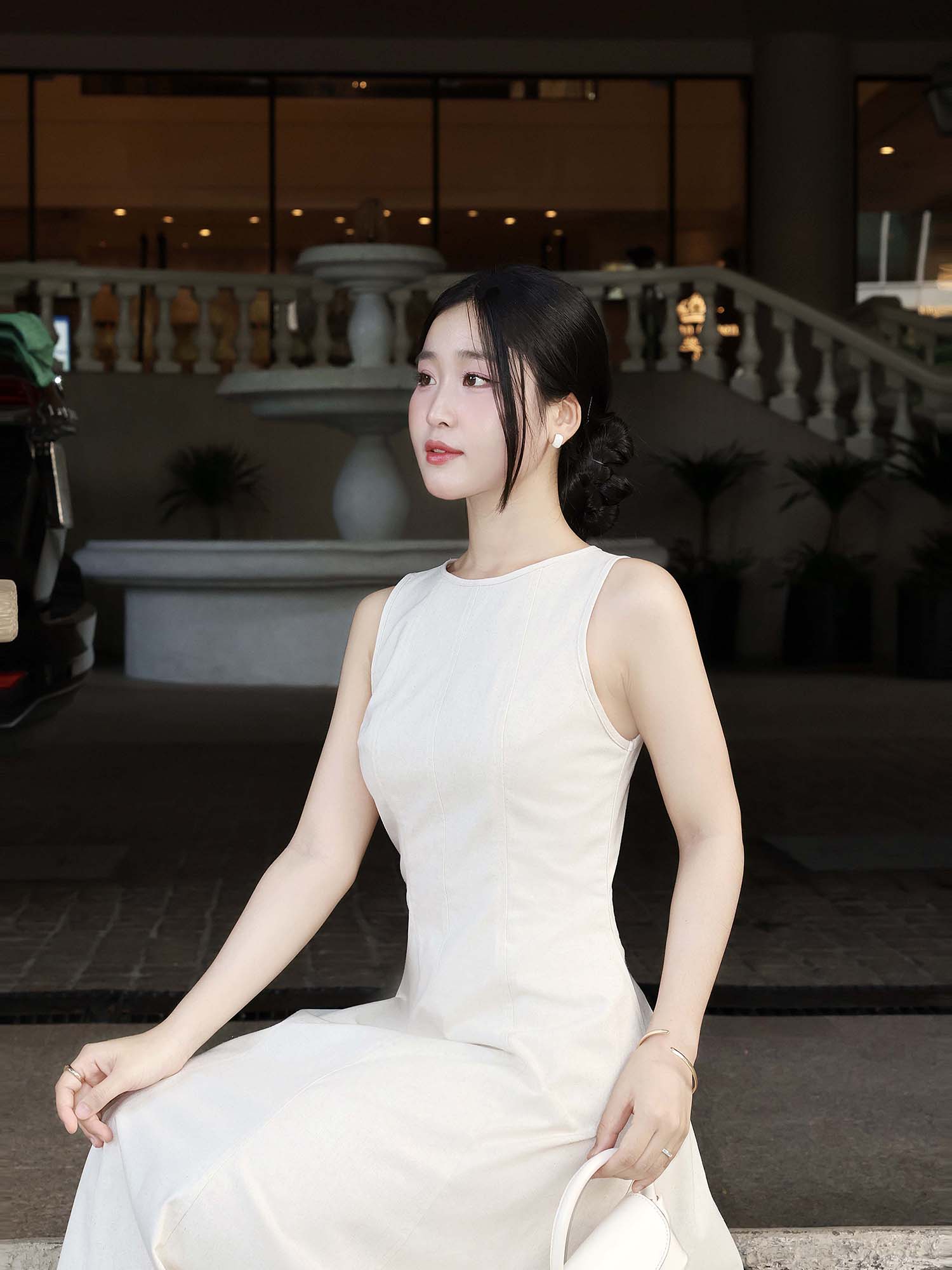 Đầm midi sát nách cơ bản