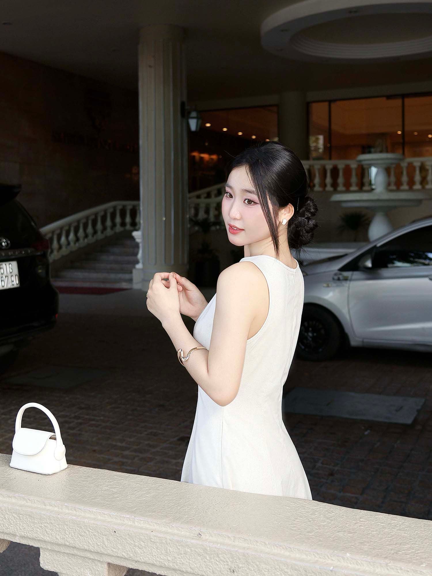  Đầm midi sát nách cơ bản 