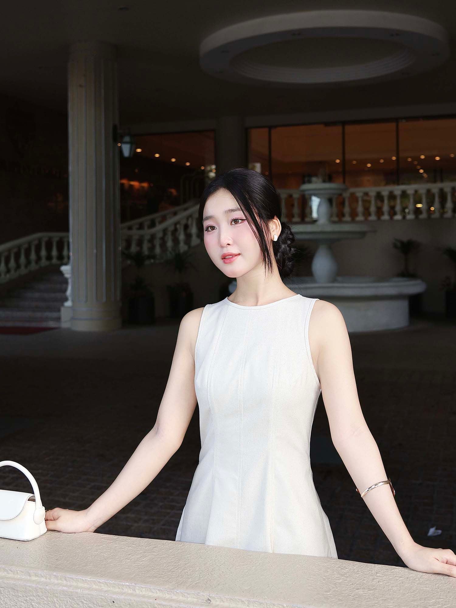  Đầm midi sát nách cơ bản 