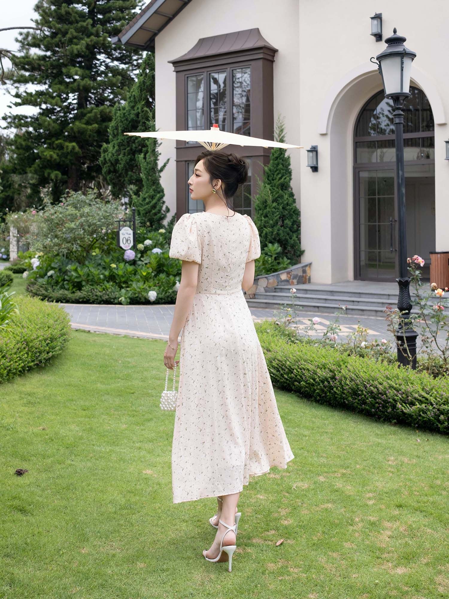  Đầm hoa cổ tim nhún ngực 