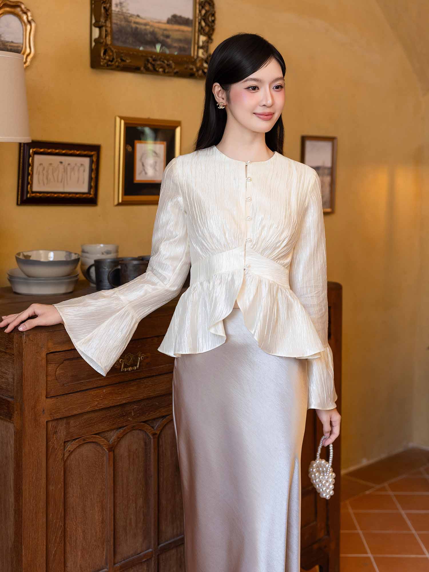 Áo kiểu lụa bóng lai bèo