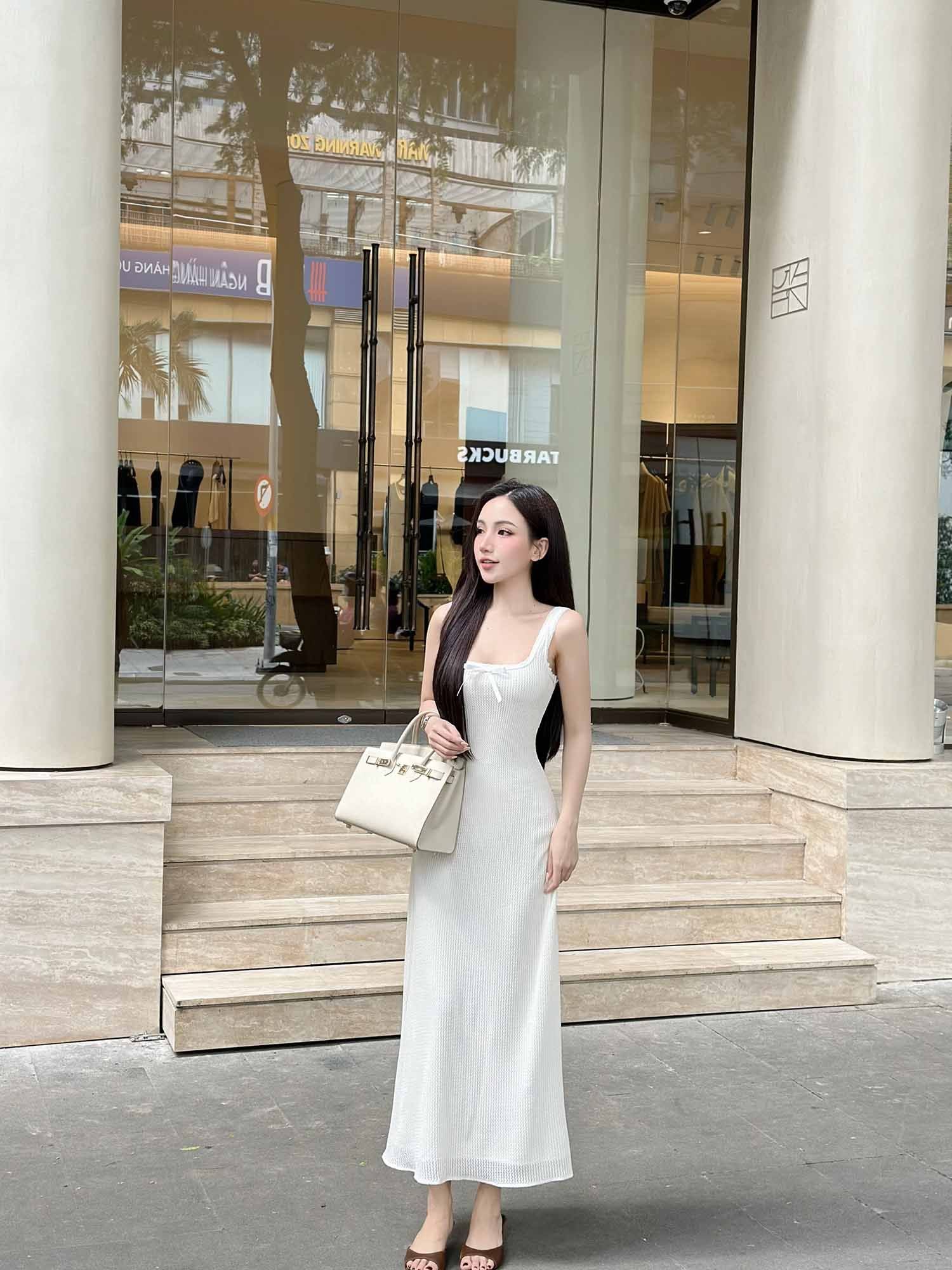  Đầm midi thun dệt kim sát nách cổ U 