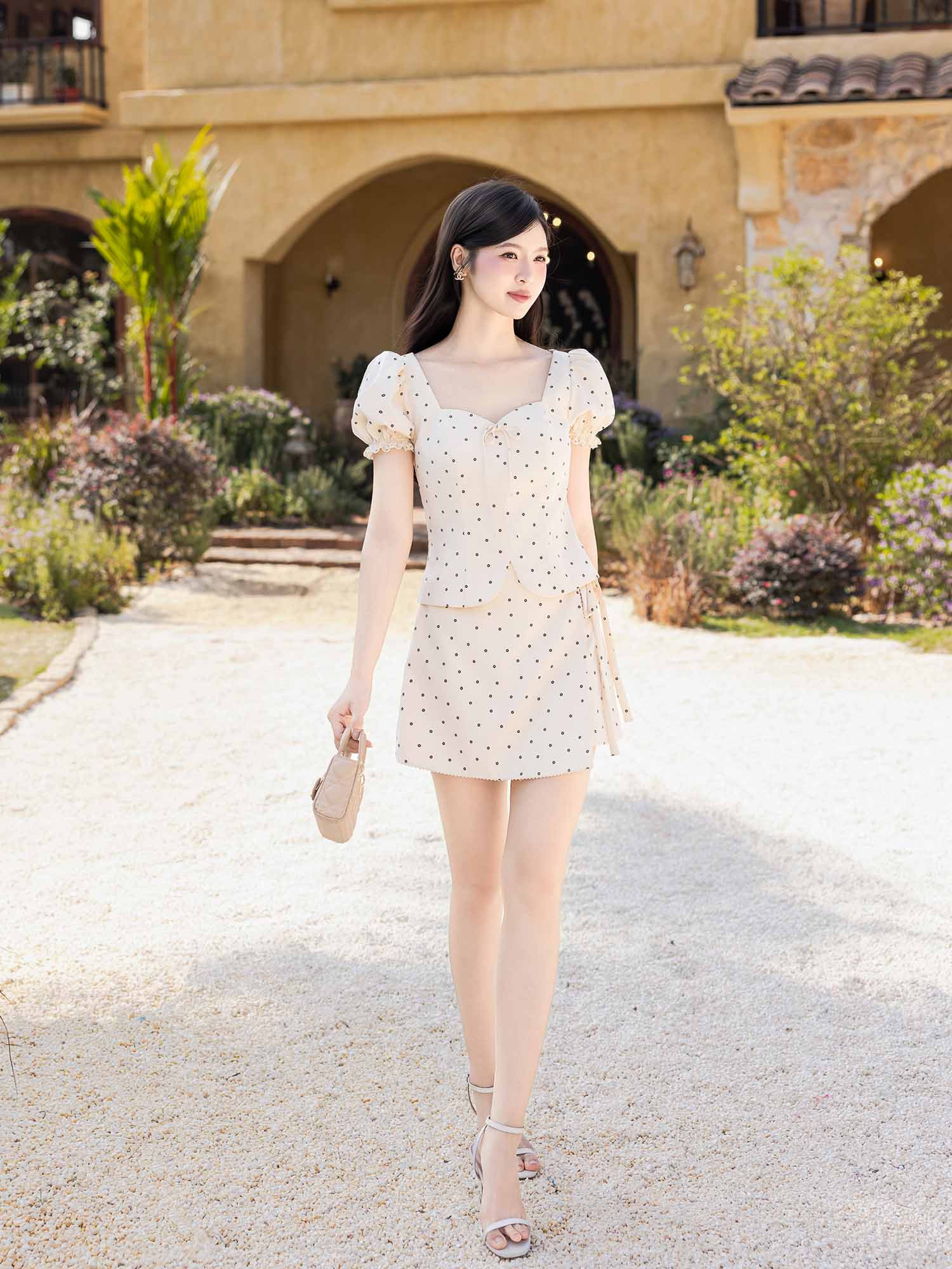 Váy mini kaki hoa nhí thắt nơ đắp chéo