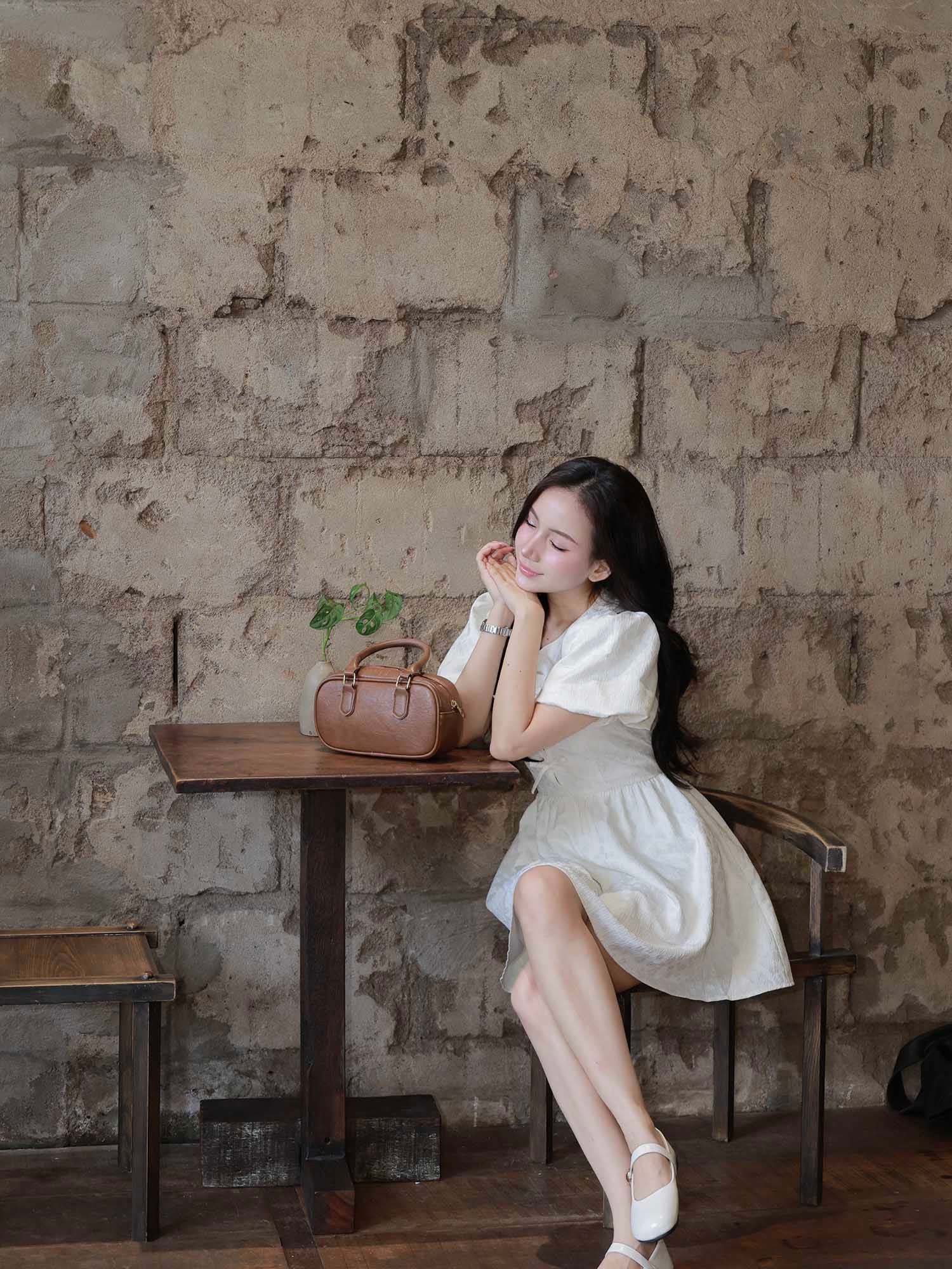  Đầm mini gấm tay phồng phối nơ 