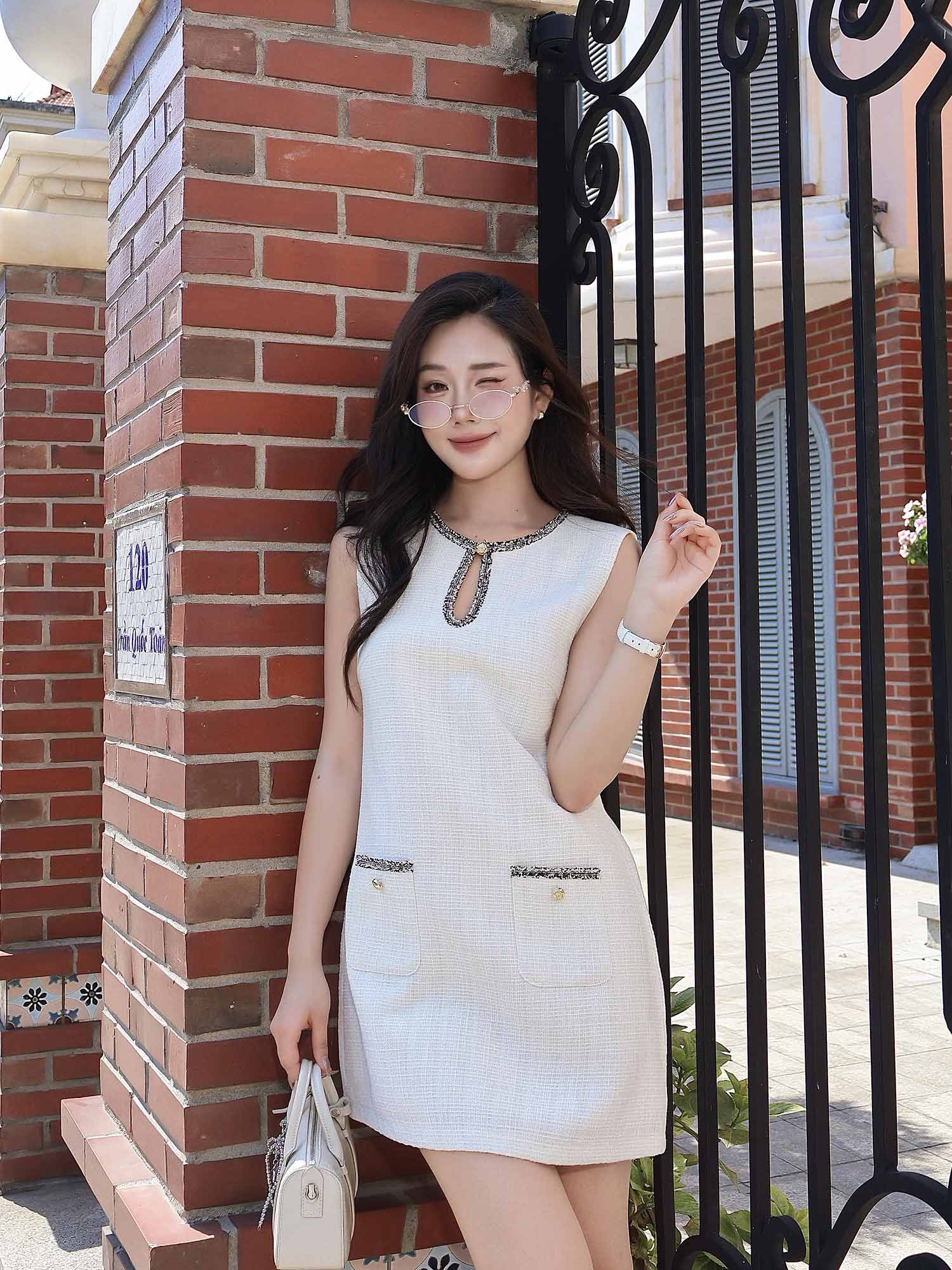 Đầm mini Tweed ngắn cổ giọt nước