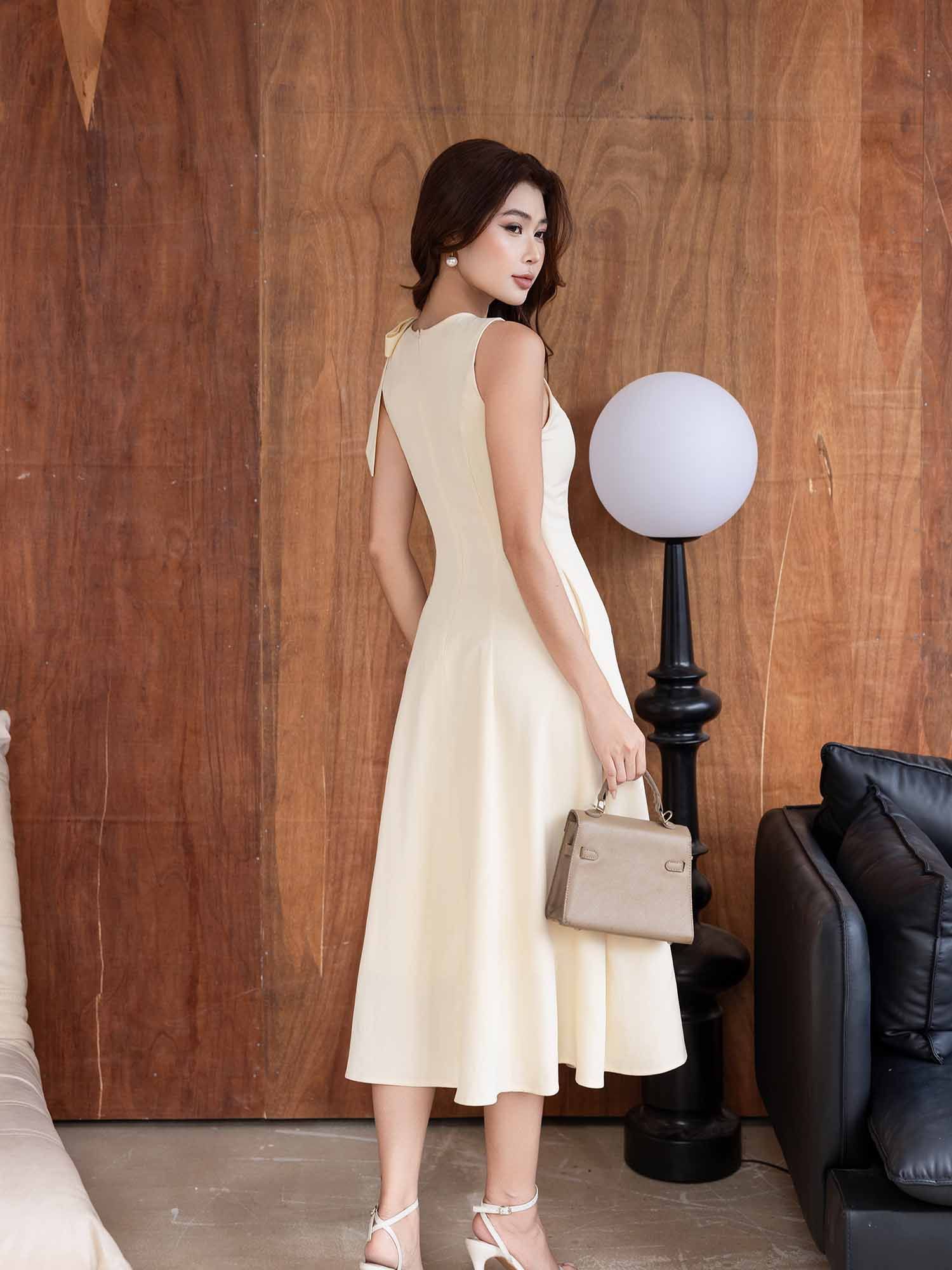  Đầm midi sát nách khoét cổ phối nơ 